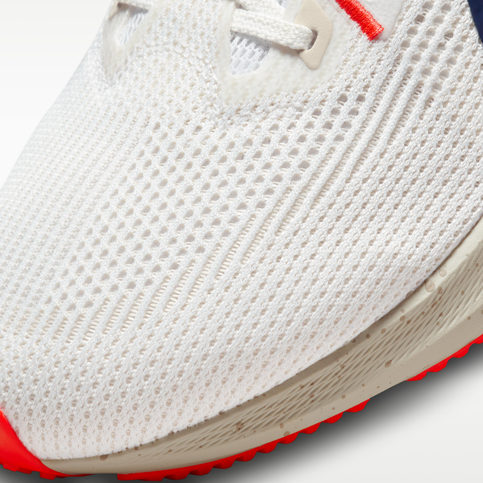 Мъжки маратонки Nike Air Zoom Pegasus 40 DV3853-100 Men Sneakers Close-Up