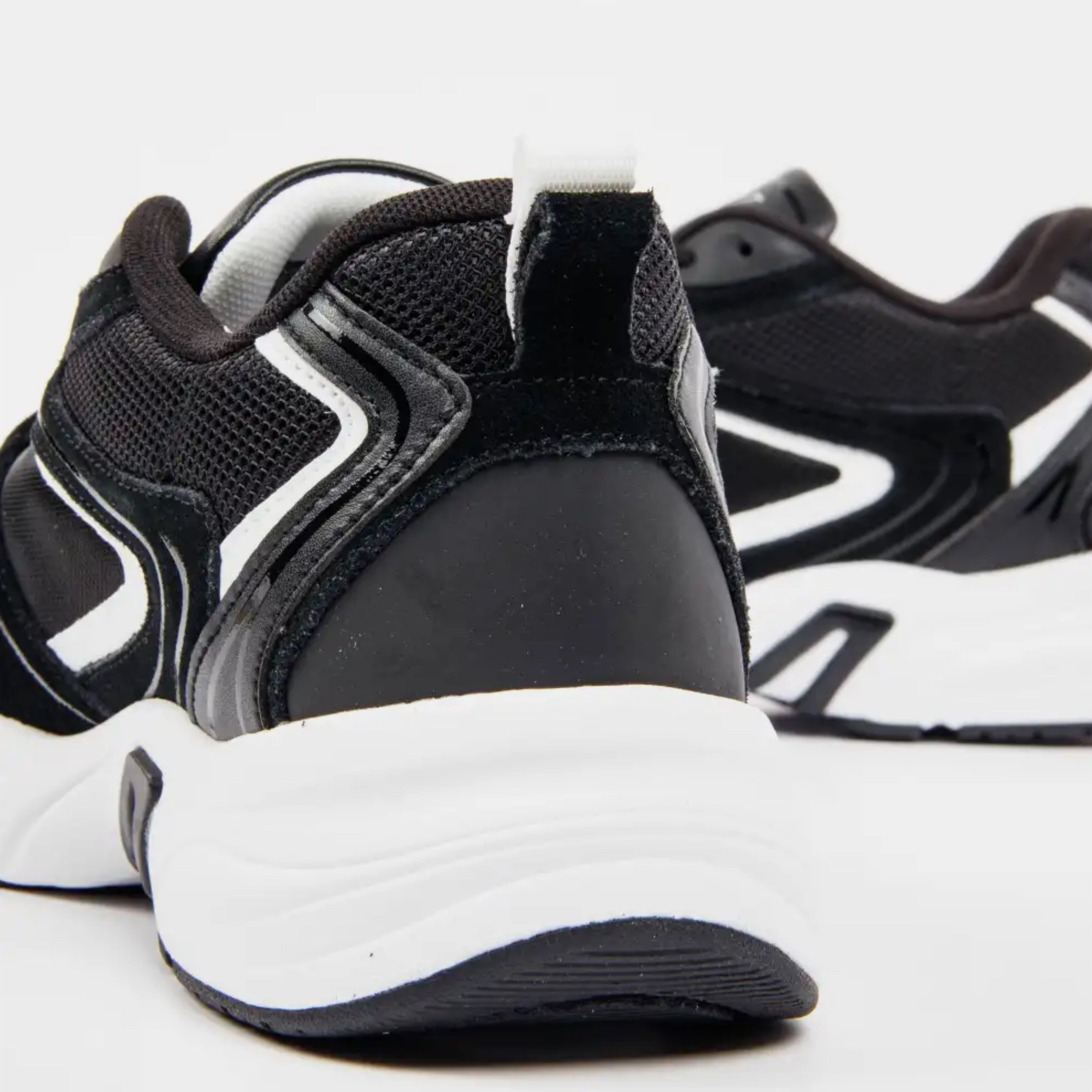 Men’s Retro Tennis Su-Mesh Sneakers Calvin Klein YM0YM00589 Black Heel view
