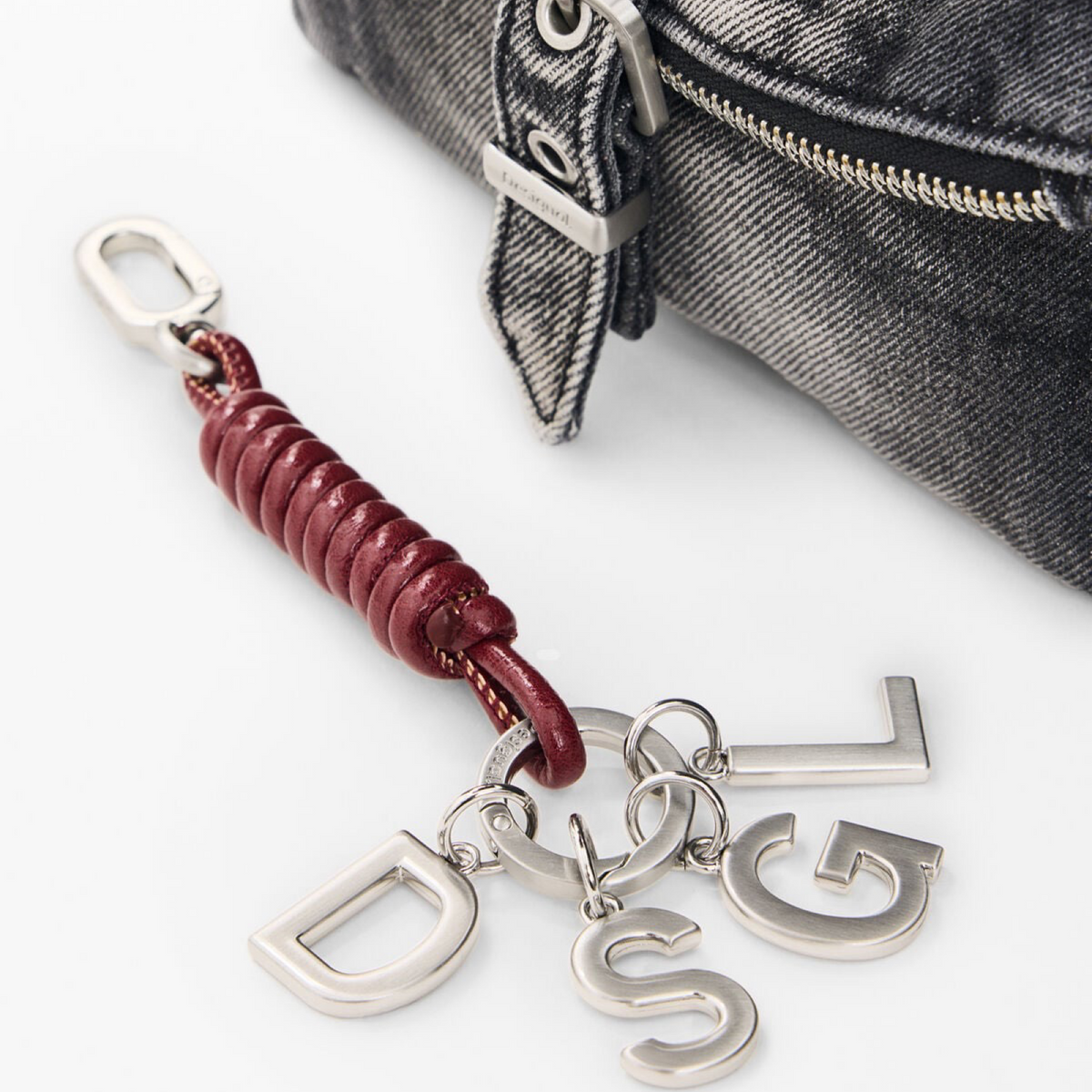 Дамска чанта Desigual Women Bag 26WAYD01 2070 Close-Up
