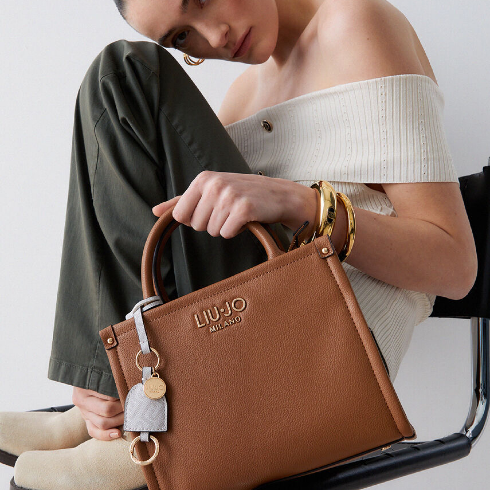 Дамска кафява чанта Liu Jo Women Small Handbag With Charm AA6192 E1012 X0742 Model View