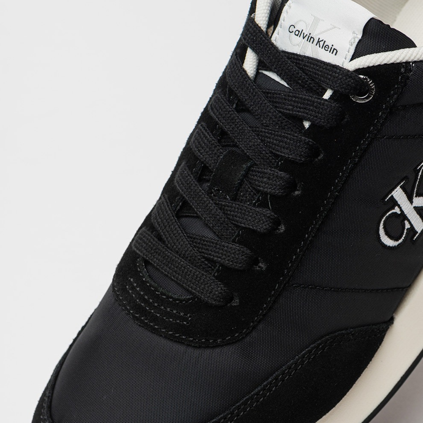 Мъжки маратонки Calvin Klein Retro Runner Men Sneakers YM0YM001361 0GM Close-Up