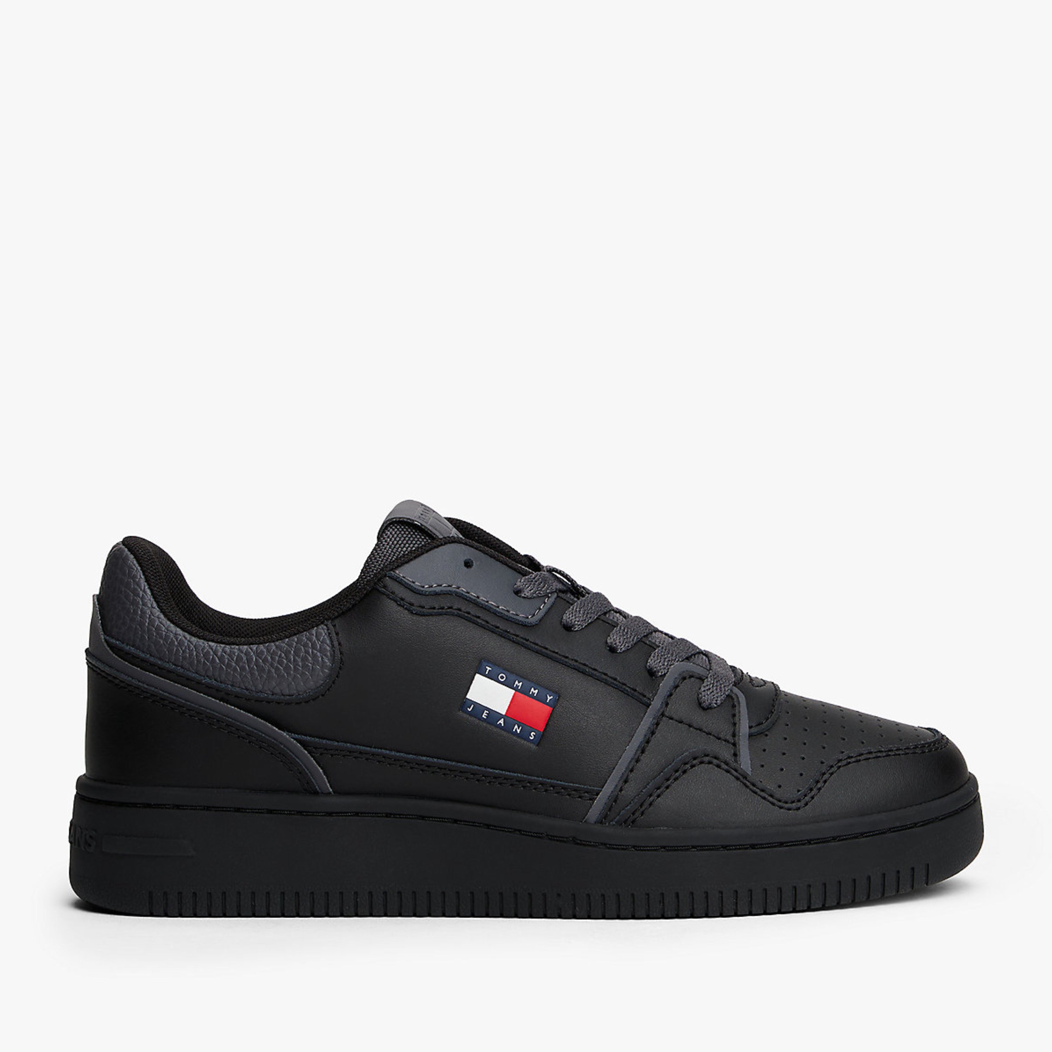 Дамски кецове Women’s sneakers Tommy Hilfiger EN0EN02839BDS Black lateral view