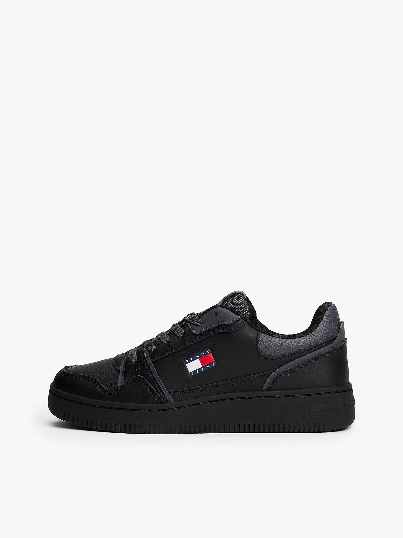 Дамски кецове Women’s sneakers Tommy Hilfiger EN0EN02839BDS Black medial view