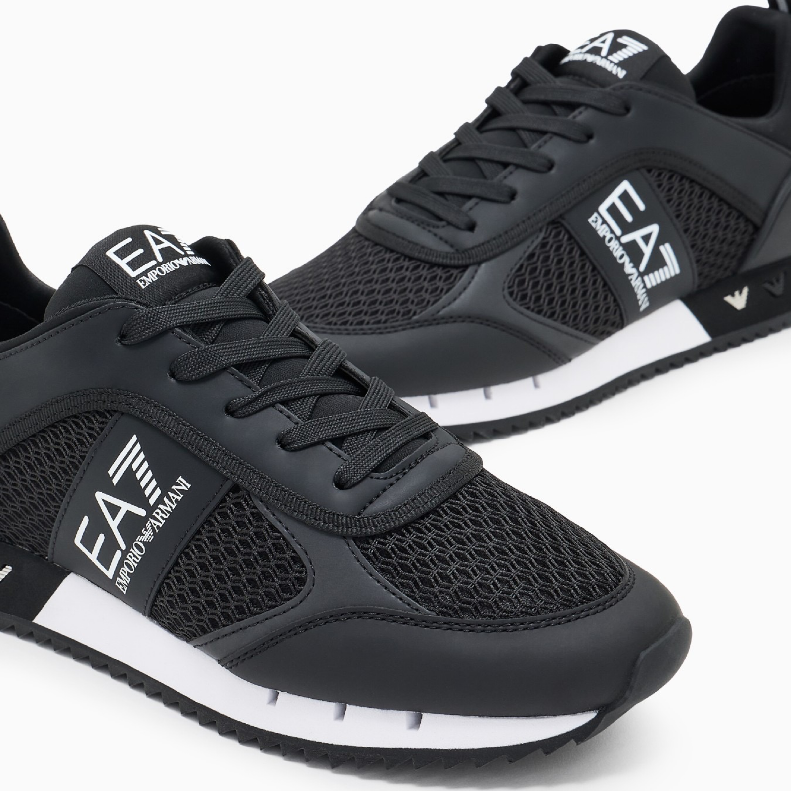 Мъжки черни маратонки EA7 Emporio Armani Men Sneakers 7X000334 AF18610 MC001 Close-Up