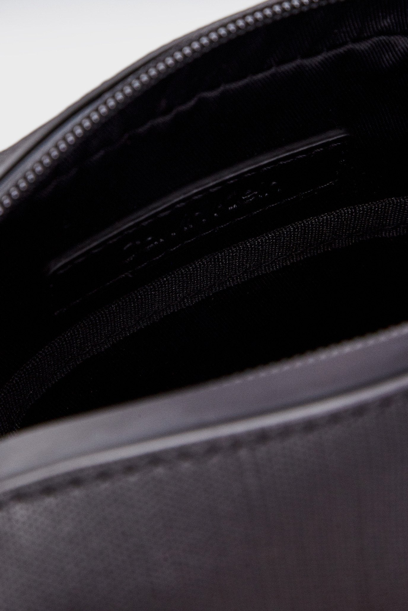 Мъжка чанта Men’s crossbody bag Calvin Klein K50K512516 Black inside view