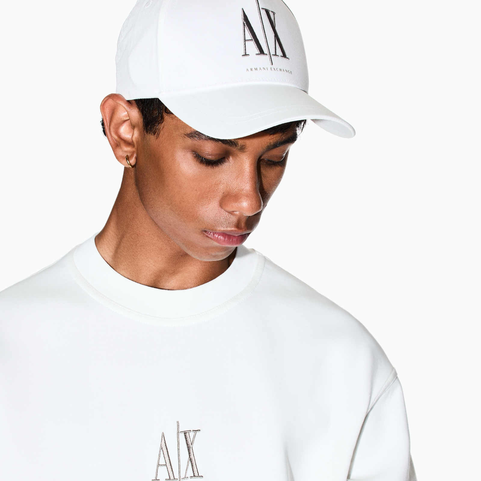Мъжка бяла шапка Armani Exchange Men Cap XM000811 AF13343 U0009 Model View