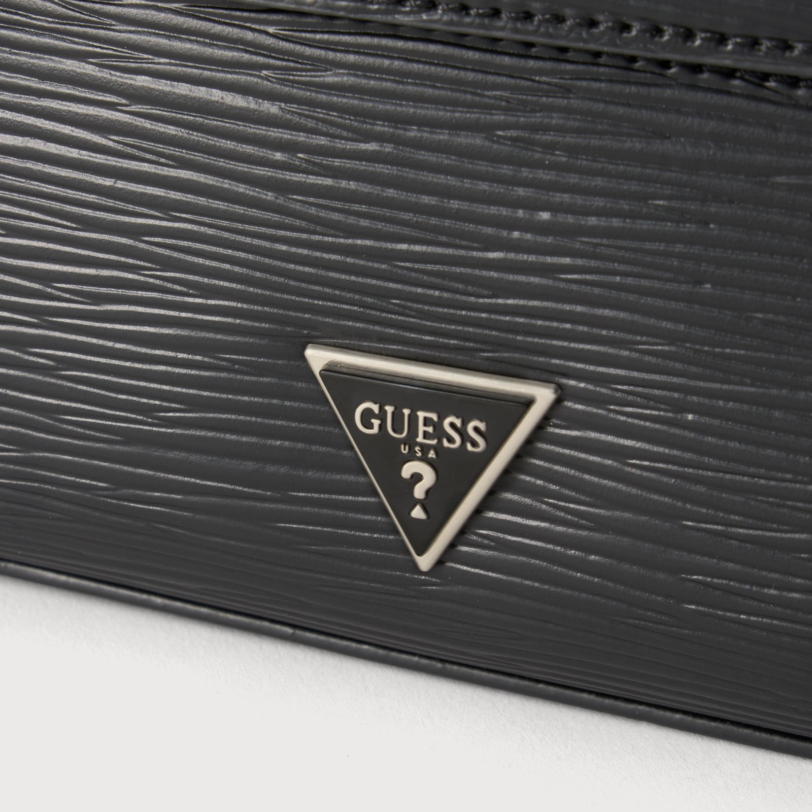 Мъжка козметична чанта Guess Men Cosmetic Bag PMMIPWP6261 BLA Close-Up