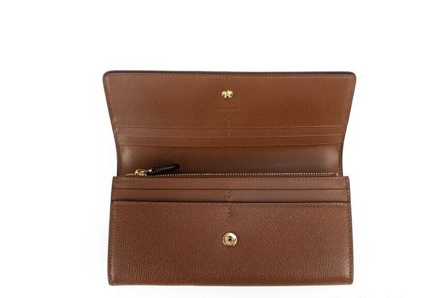 Кафяв портфейл Burberry Porter от релефна релефна континентална клъч с капак
