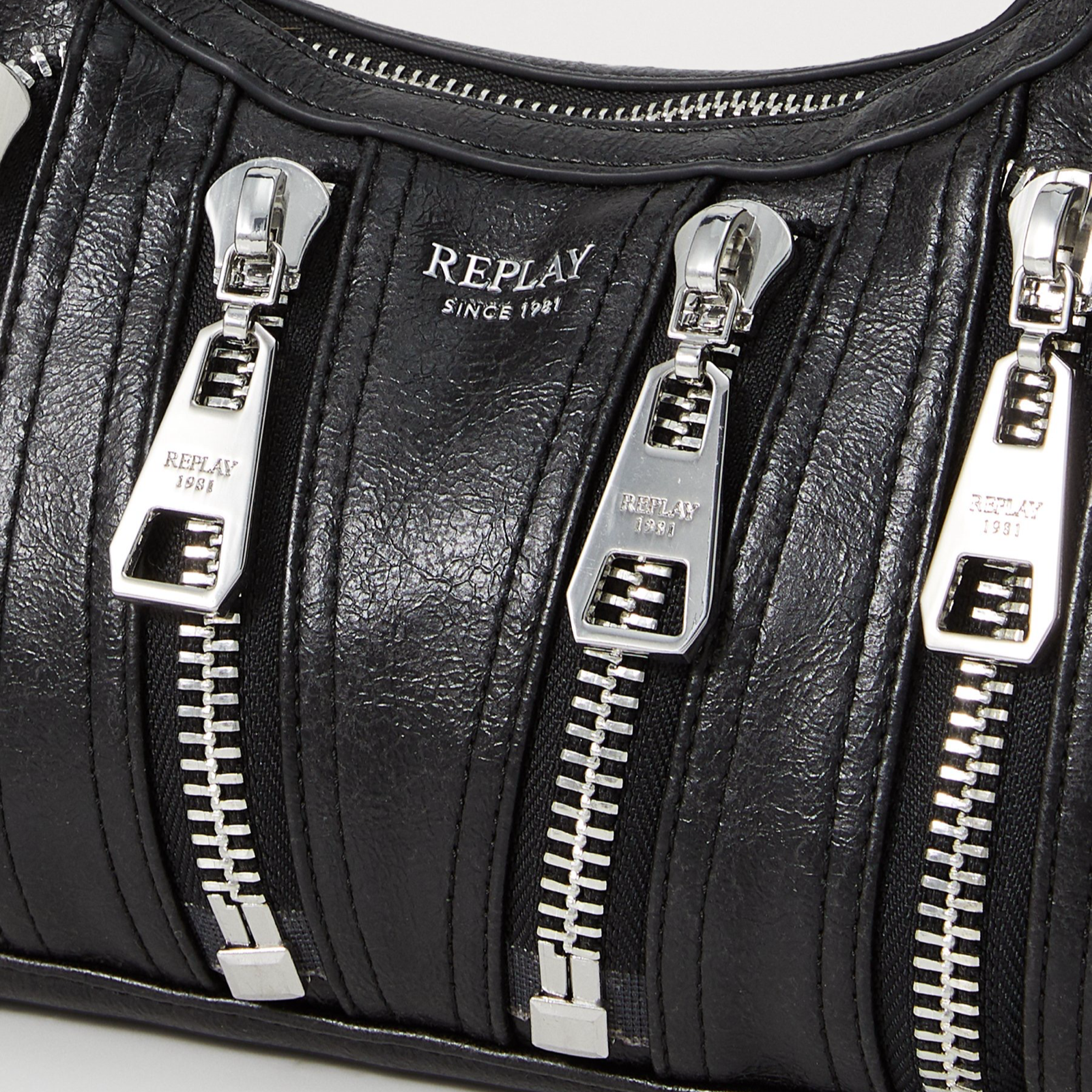 Дамска чанта Replay Women Handbag
FW3770.000.A0504F Close-Up