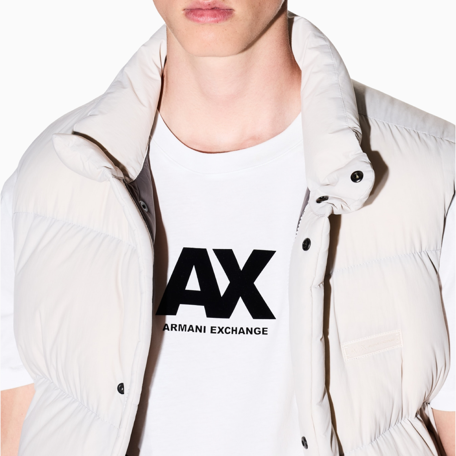 Мъжка бяла тениска Armani Exchange
XM001403 AF16432 Close-Up