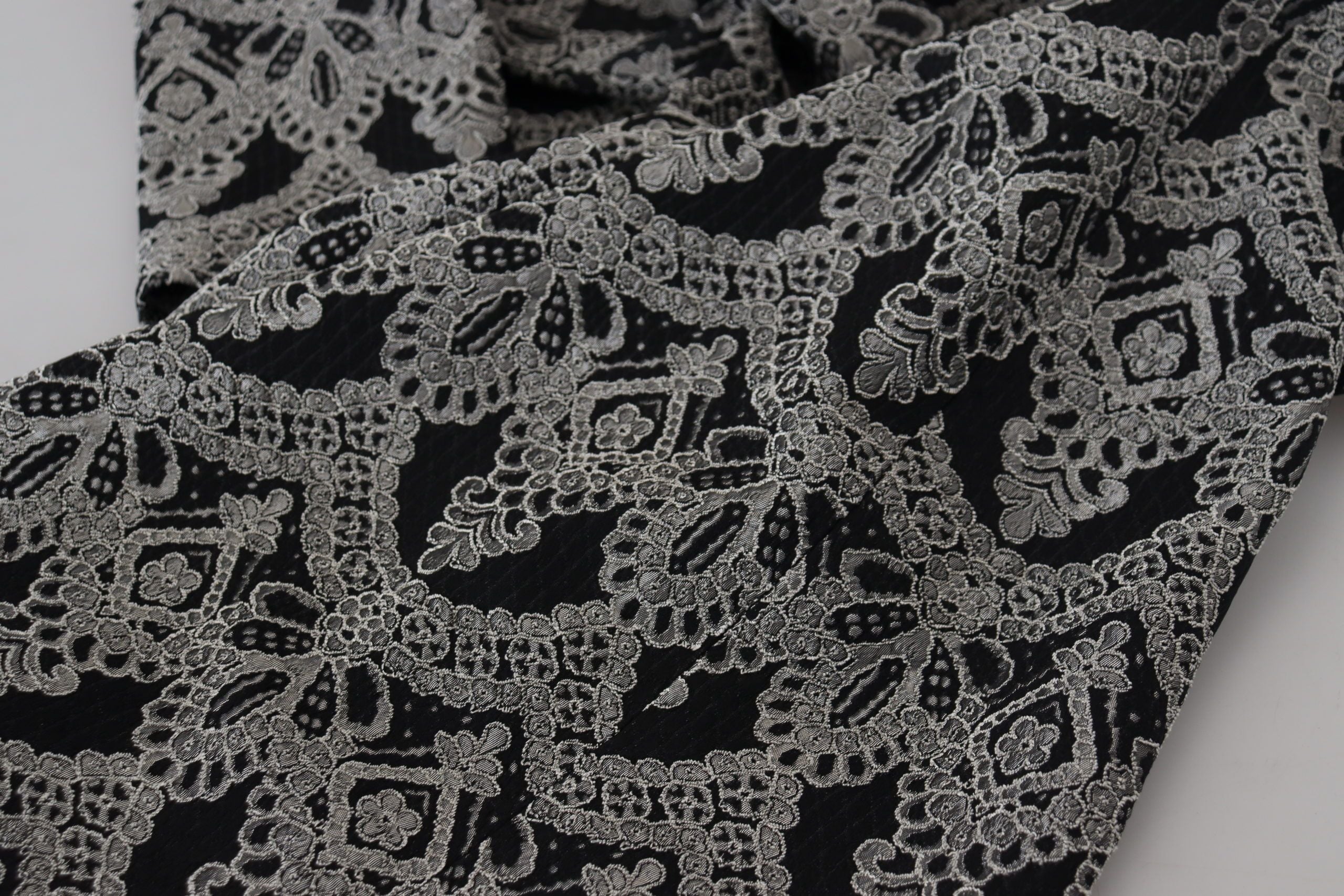 Елегантна рокля от жакард по тялото на Dolce & Gabbana