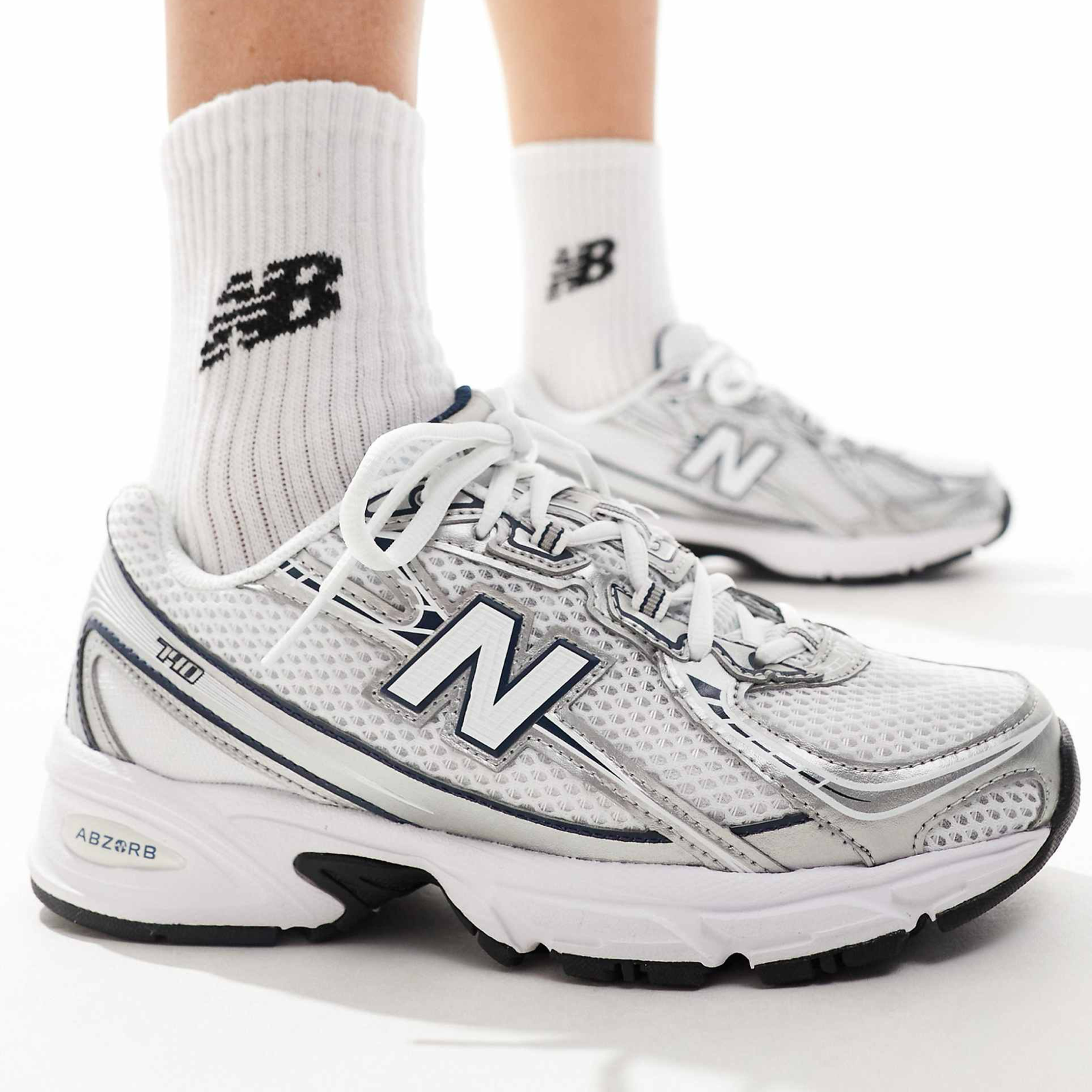 Дамски маратонки New Balance 740 Women Sneakers Close-Up