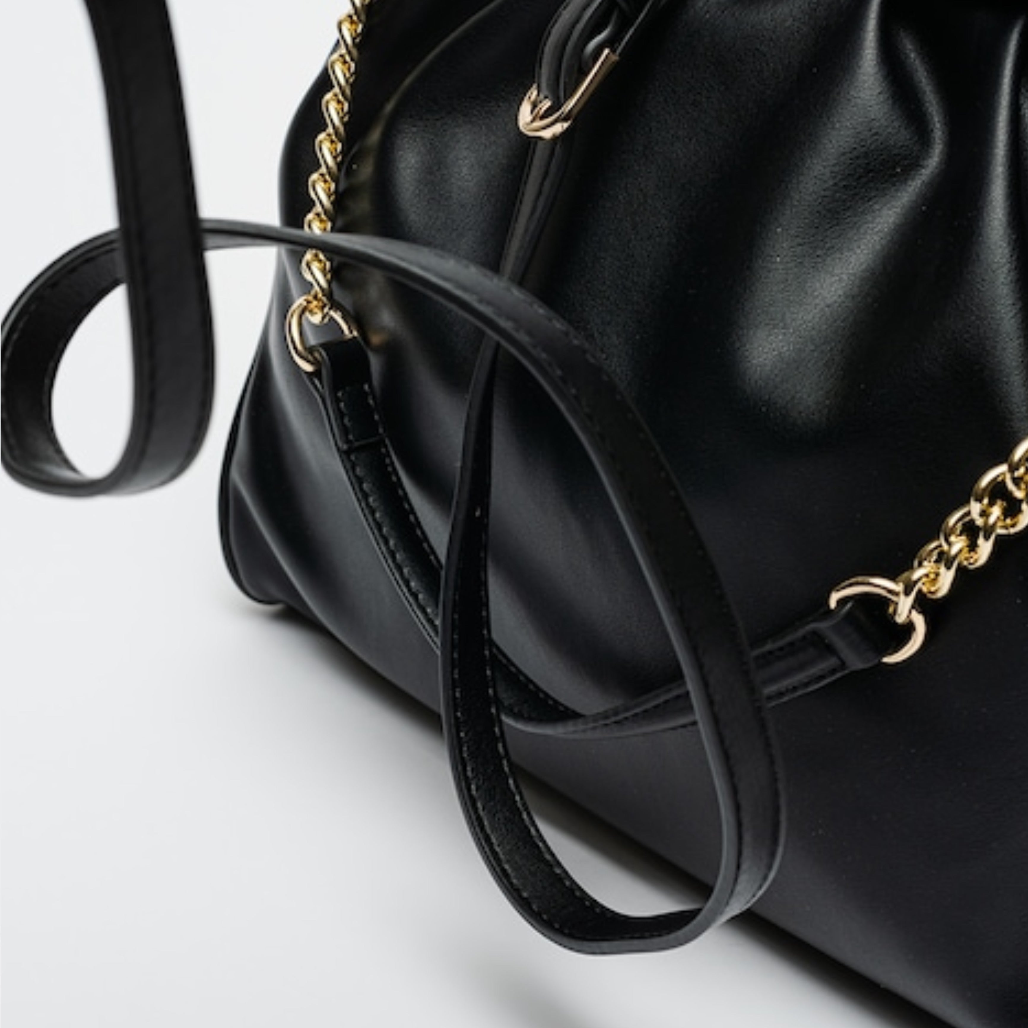 Дамска чанта в черно Women’s handbag Valentino Oxford VBS7LT02 Black