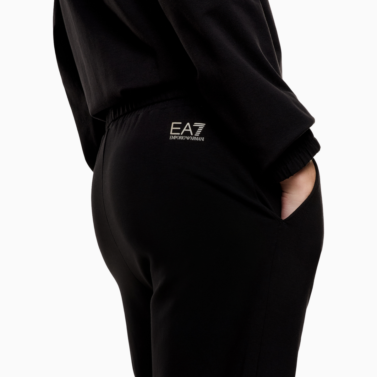Дамски спортен екип EA7 Emporio Armani Women Tracksuit 7W000990 AF12502 UC001 Close-Up
