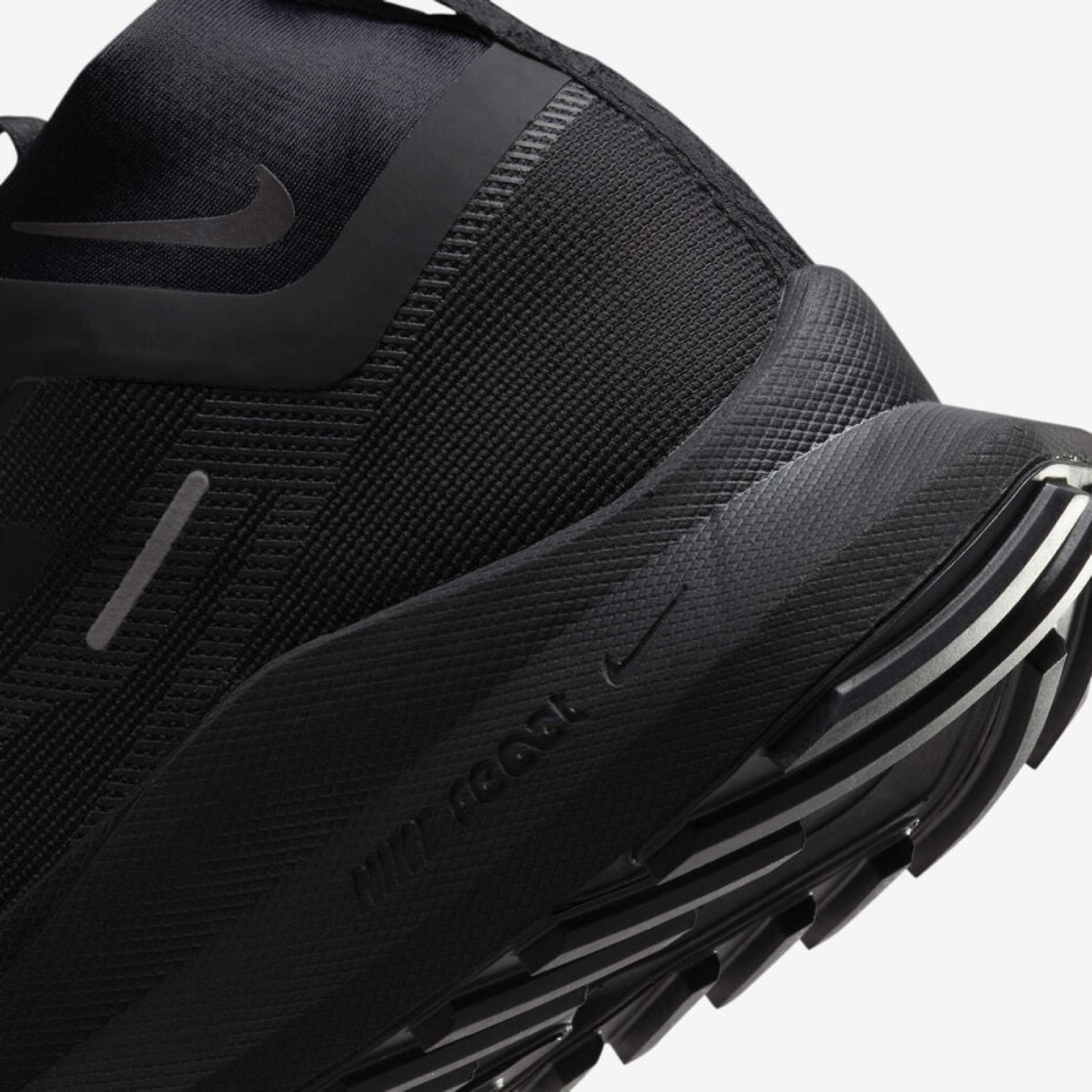 Мъжки маратонки Nike Pegasus Trail 4 GORE-TEX DJ7926-008 Men Sneakers Close-Up