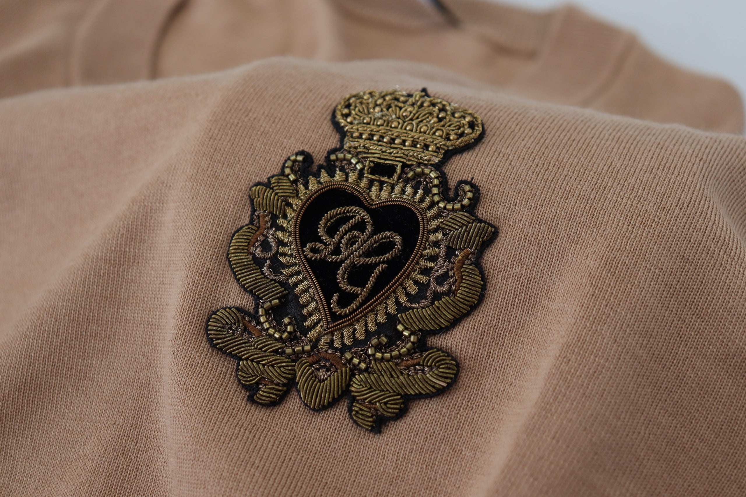 Бежов кашмирен пуловер с деколте Dolce & Gabbana