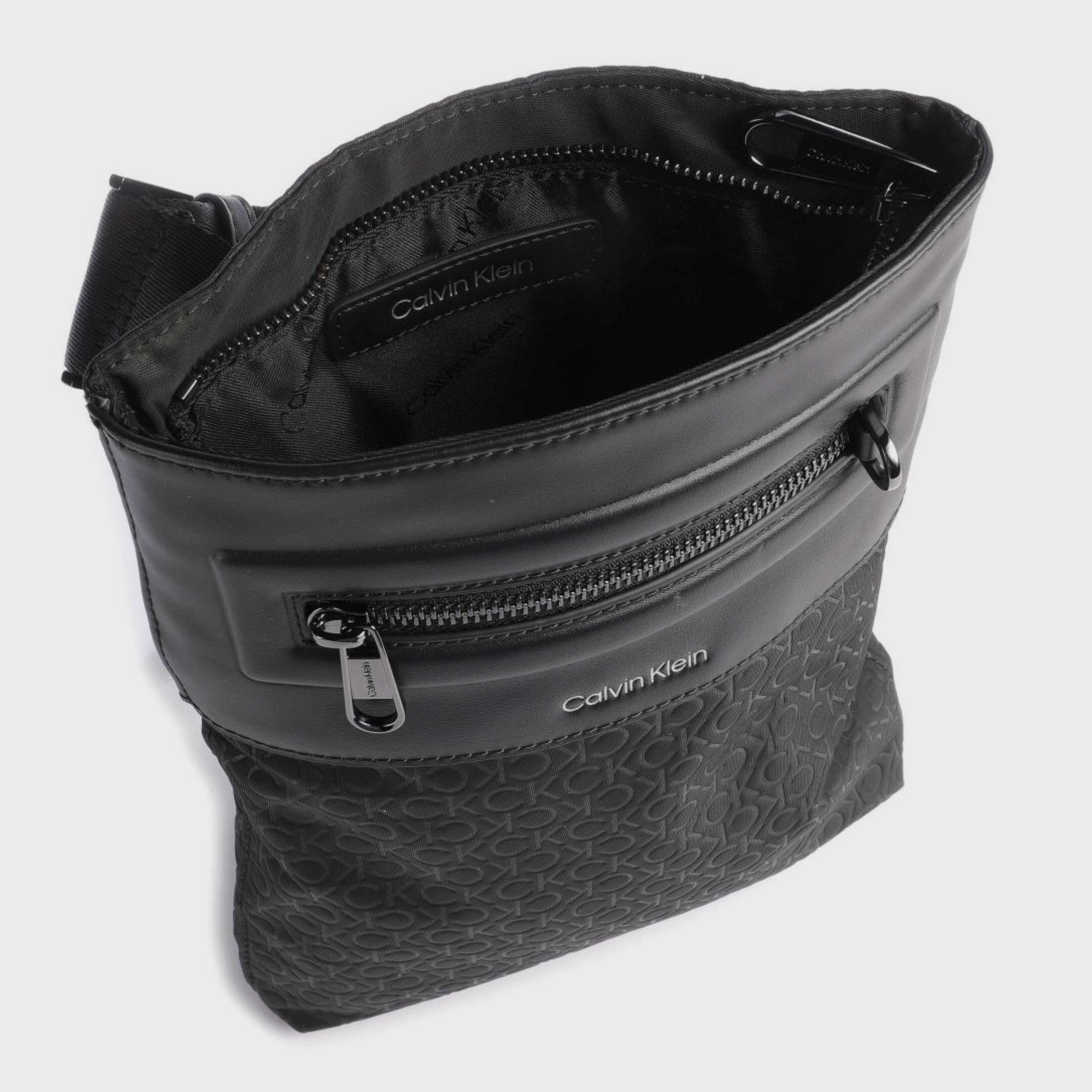Мъжка чанта Men’s crossbody bag Calvin Klein K50K510823 Black inside view