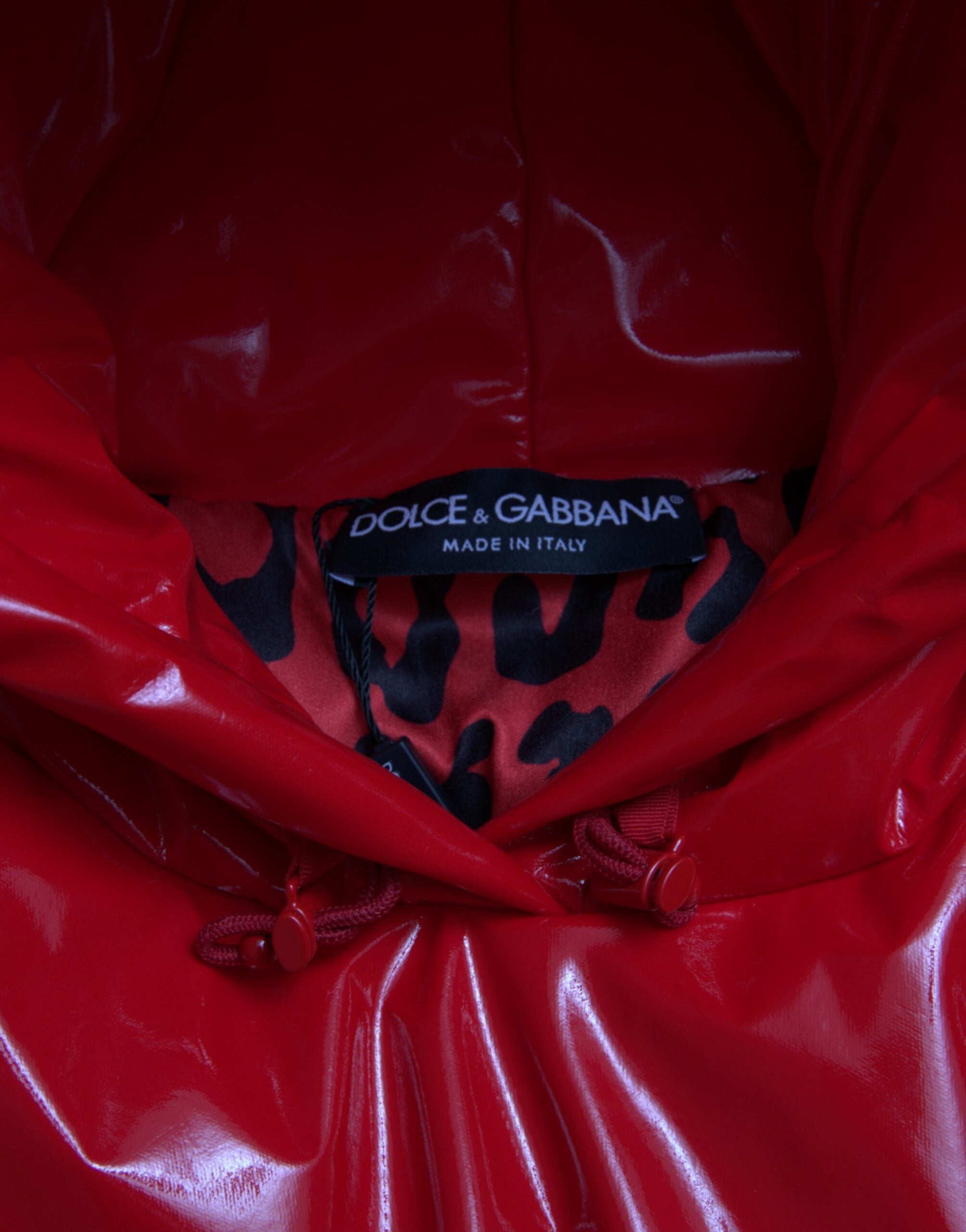 Dolce & Gabbana Chic блестящо червено изрязано яке