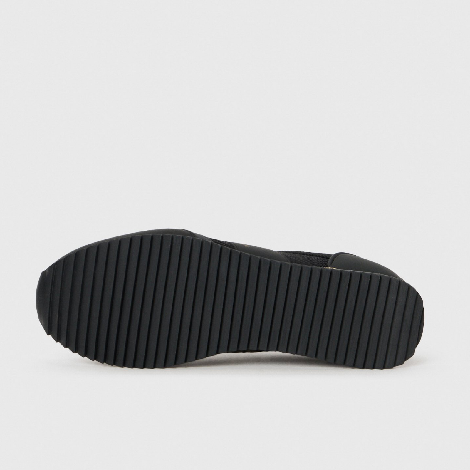 Мъжки черни маратонки EA7 Emporio Armani Men Sneakers 7X000337 AF18613 Insole View