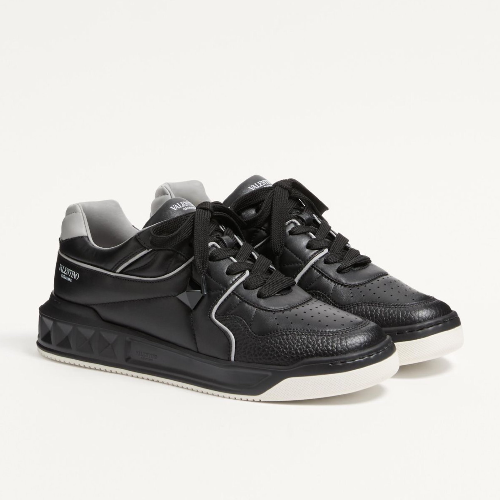 Valentino Garavani One Stud Low-Top Sneakers 7Y2S0E71NWN 00A Lateral View