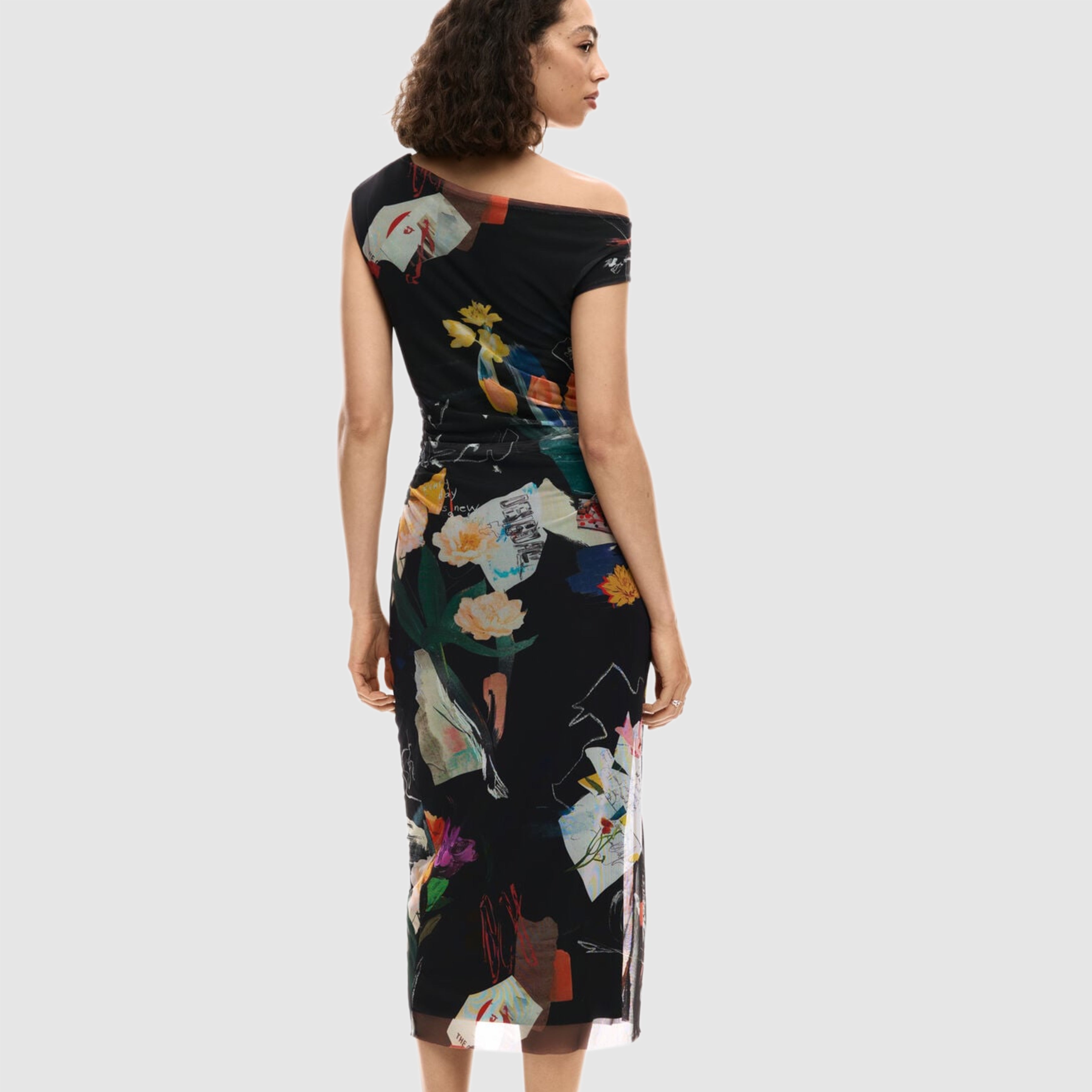 Дамска рокля Desigual women’s dress 26SWVK29 2000 Back view
