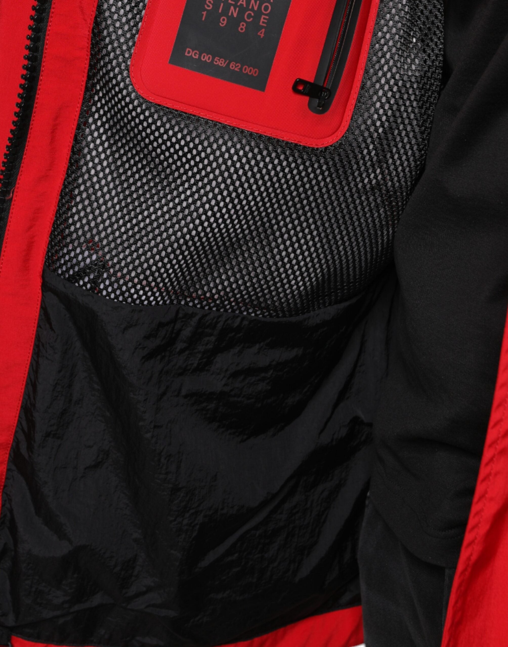 Мъжко яке Dolce & Gabbana с червена найлонова качулка и пълен цип