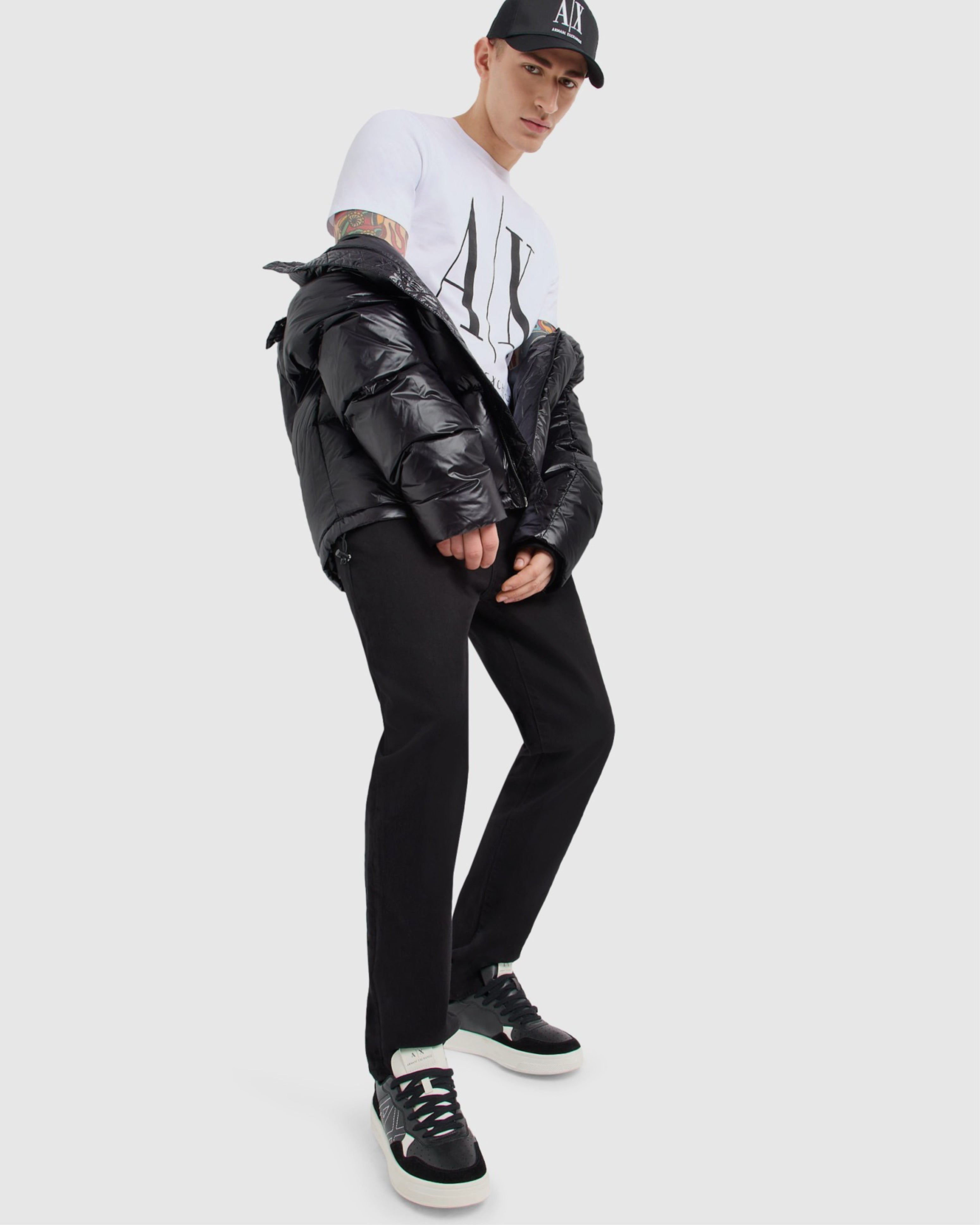 Мъжки дънки в черно Men’s jeans Armani Exchange Jeans 5 Tasche Black 8NZJ13 Z2SBZ 1200 Lifestyle view