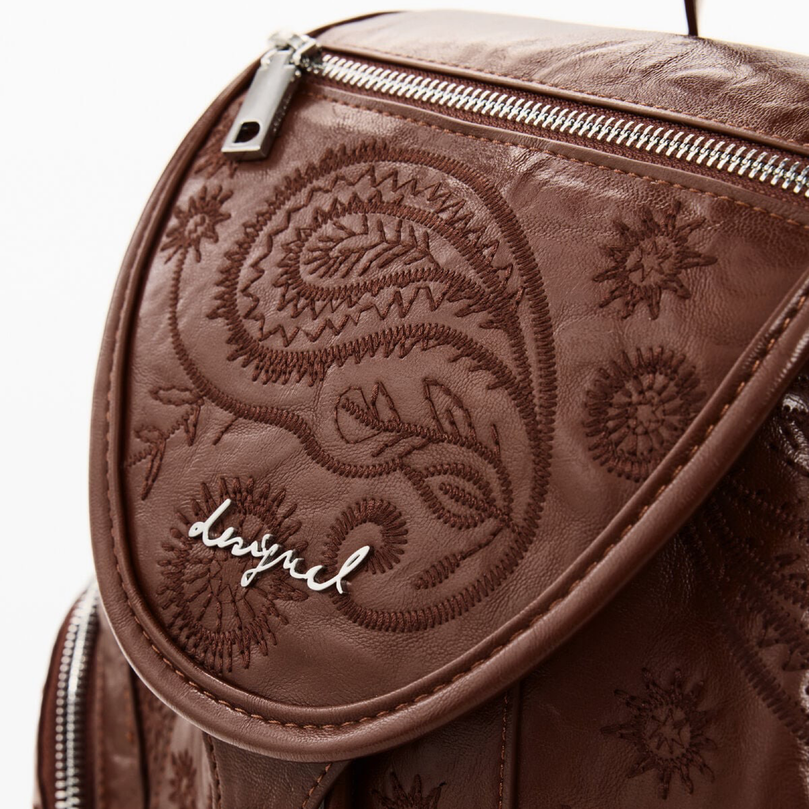 Дамска кафява раница Desigual Women Rucksack 26WAKP26 6011 Close-Up