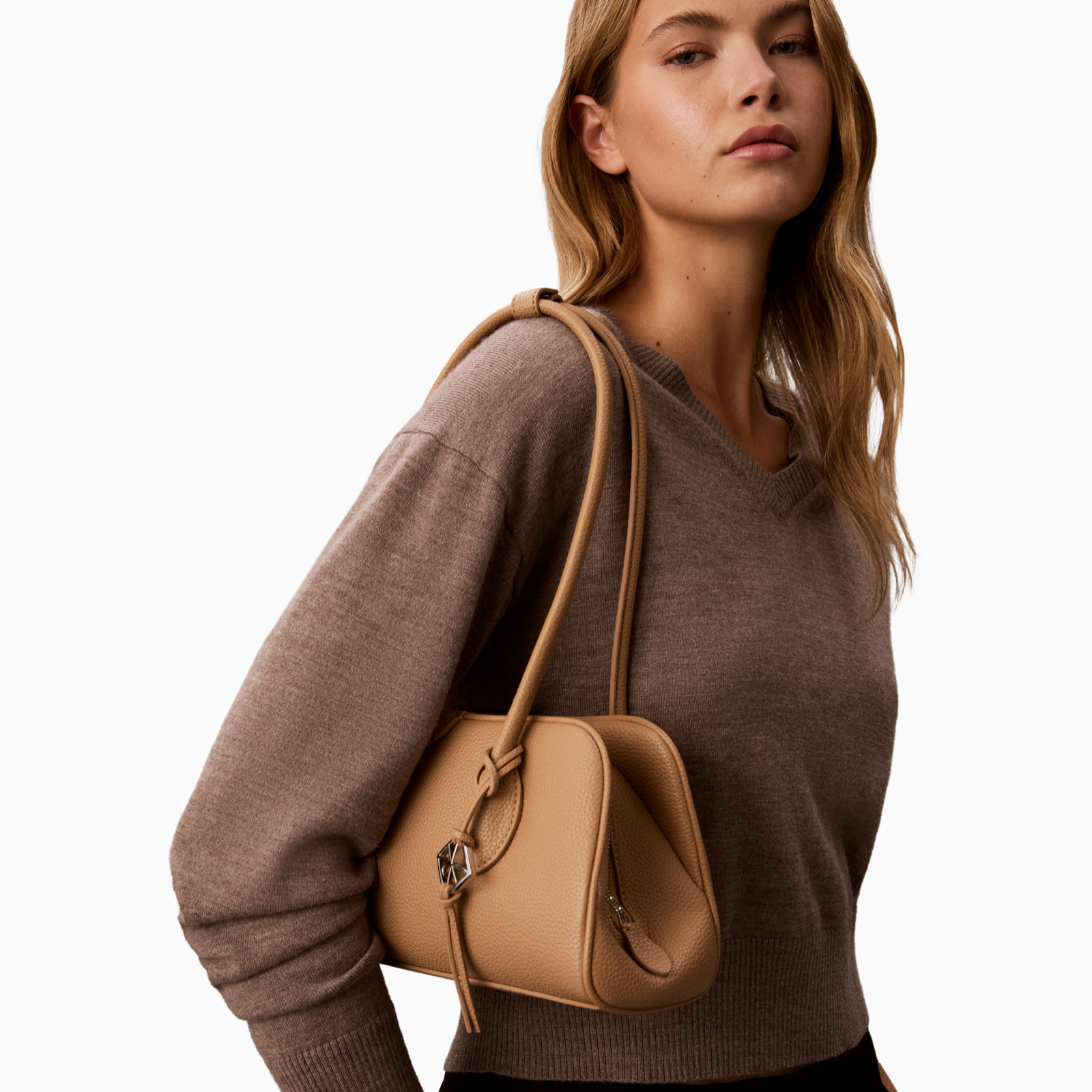 Дамска бежова чанта Calvin Klein Women Handbag LV04F3743G RAJ Model View