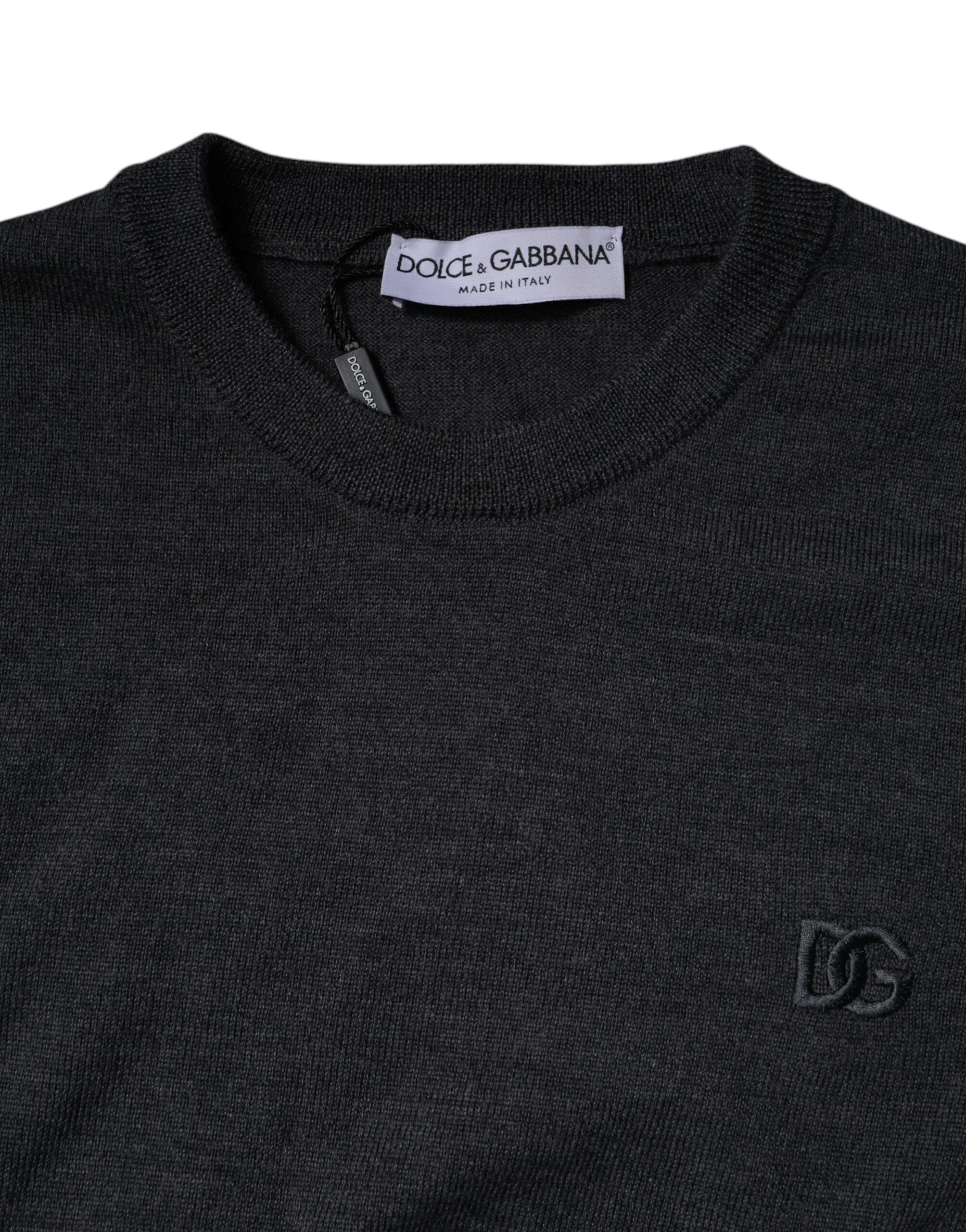 Dolce & Gabbana Тъмносив пуловер с деколте с лого DG