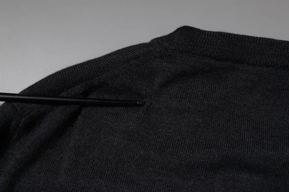 Dolce & Gabbana Тъмносив пуловер с деколте с лого DG