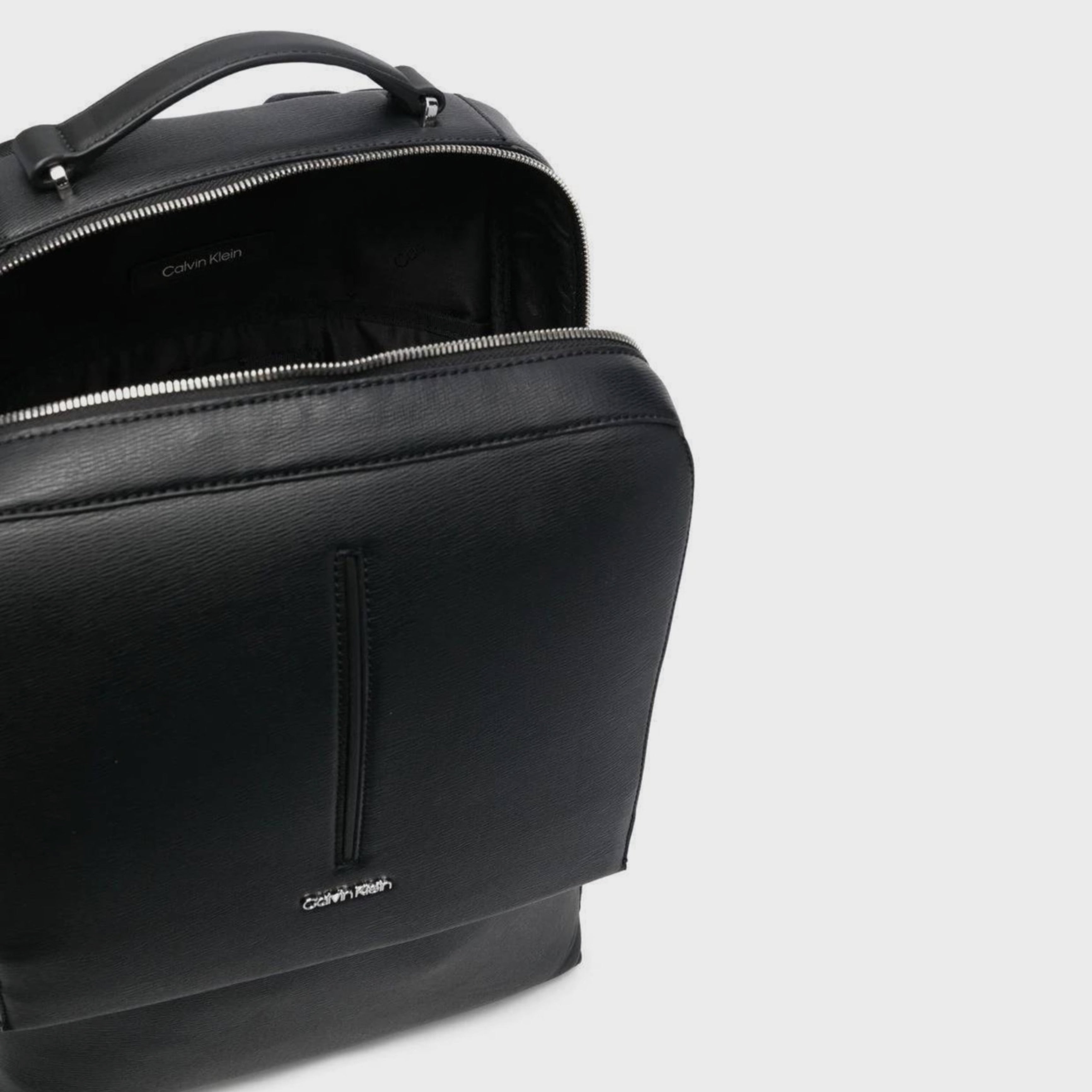 Мъжка раница Men’s rucksack Calvin Klein
K50K510016 Black top view