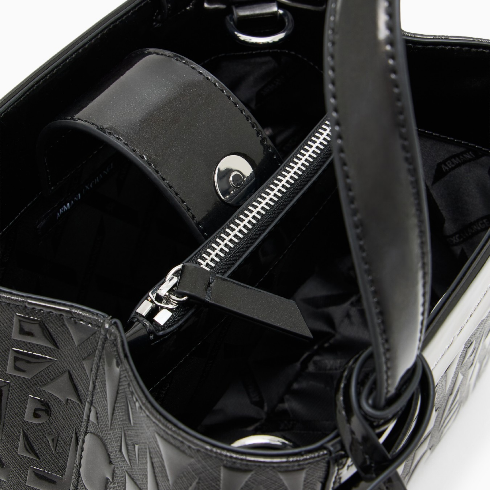 Дамска чанта Armani Exchange Women Handbag XW001576 AF1577 Close-Up