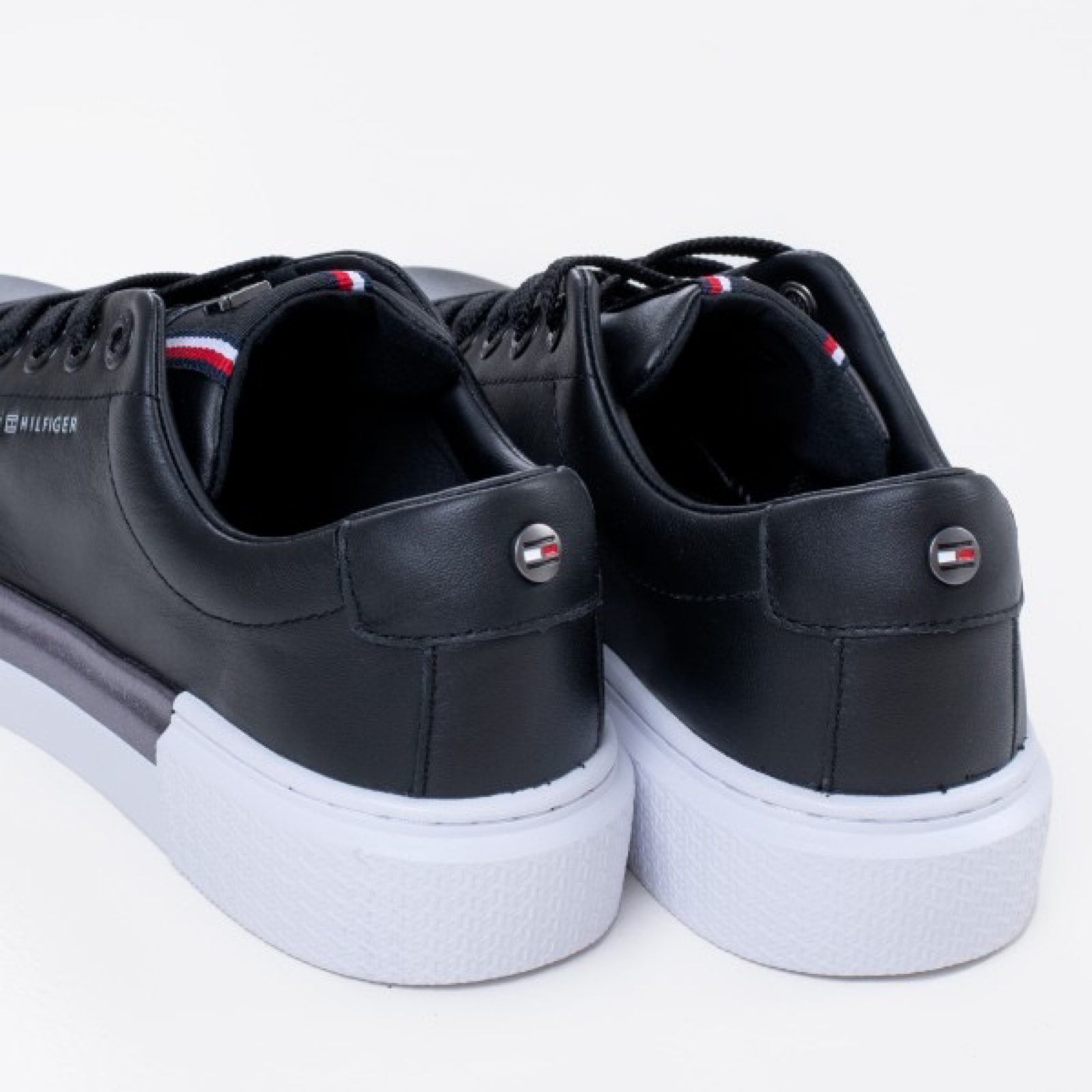 Дамски черни кецове Tommy Hilfiger FW0FW06075F Heel View