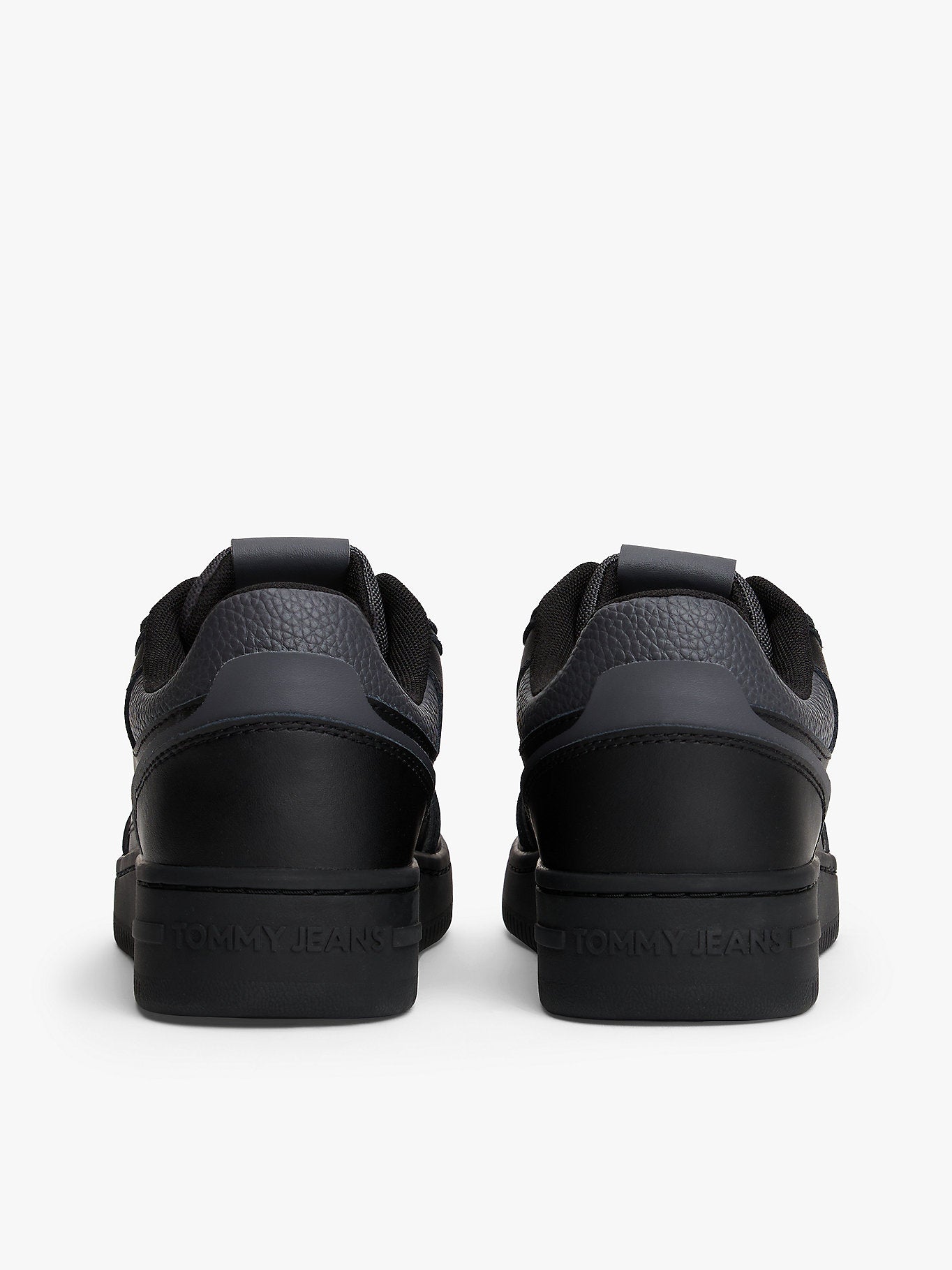 Дамски кецове Women’s sneakers Tommy Hilfiger EN0EN02839BDS Black heels view