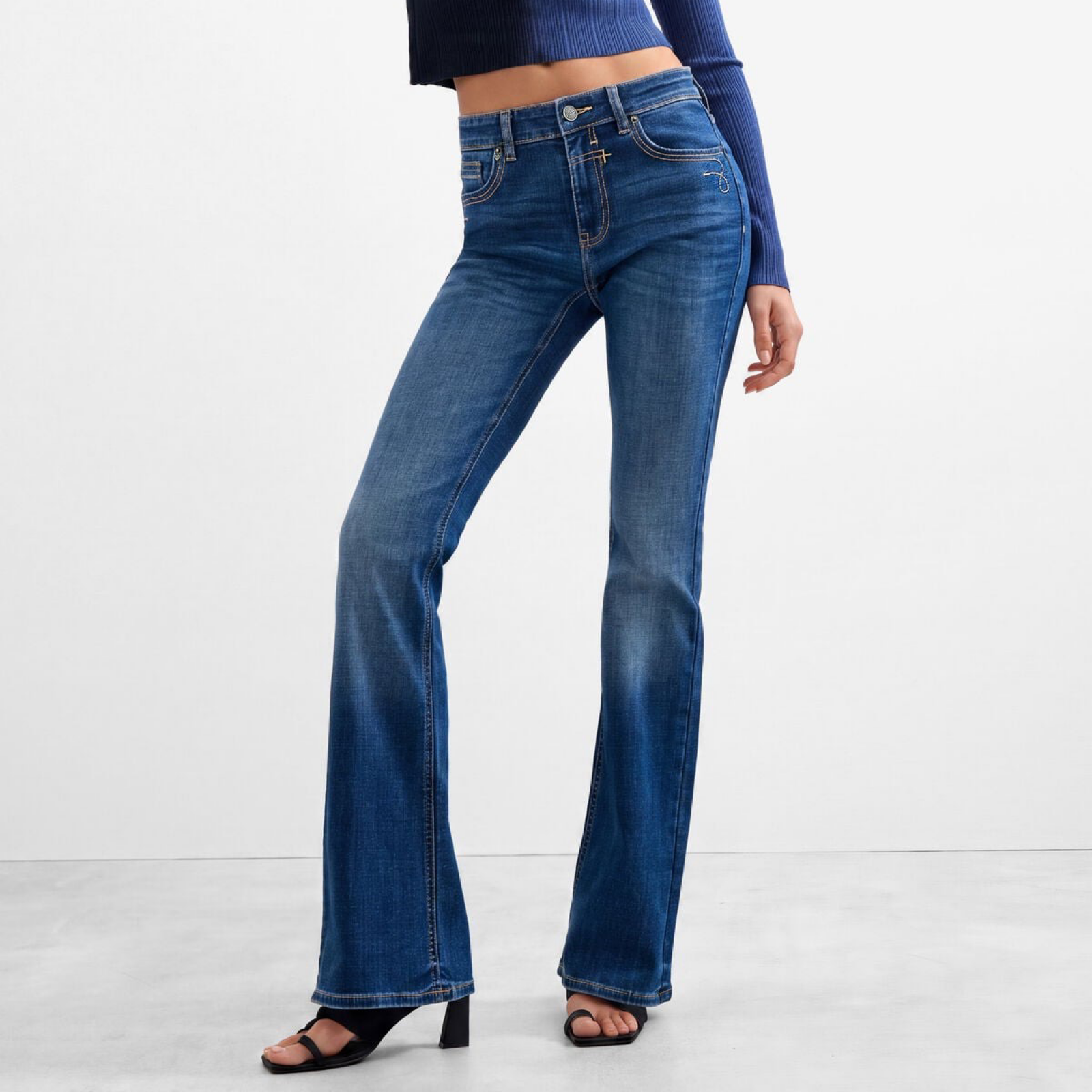 Дамски дънки Desigual Women Jeans 26WWDD18 5008 Front View