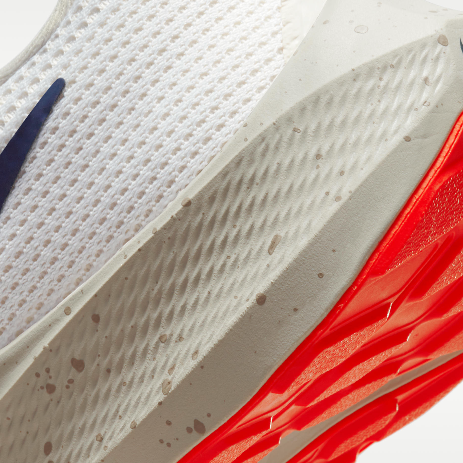 Мъжки маратонки Nike Air Zoom Pegasus 40 DV3853-100 Men Sneakers Close-Up