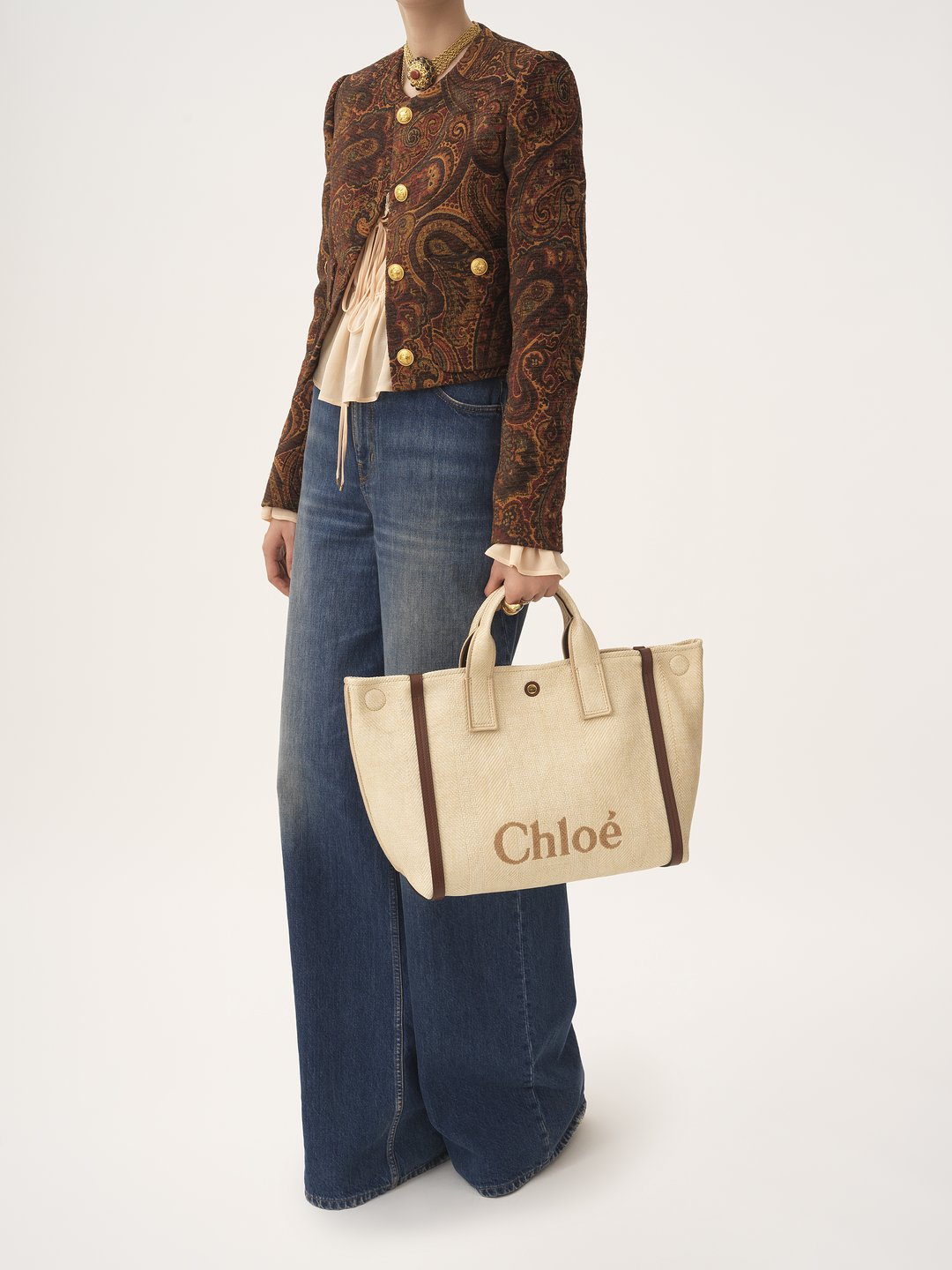 Дамска чанта Women’s tote bag Chloé Carry CH25US910P1924P Hot sand lifestyle view 1