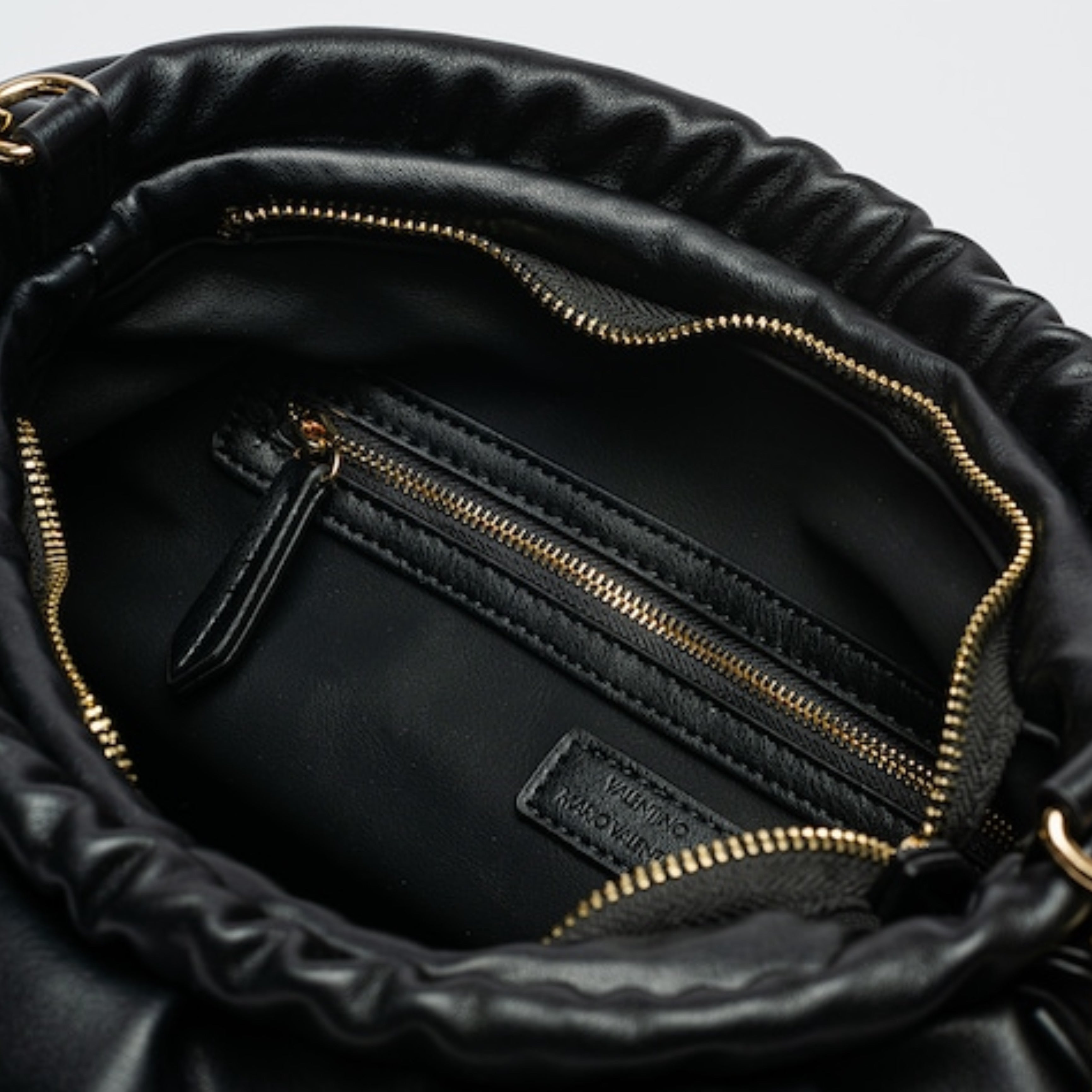 Дамска чанта в черно Women’s handbag Valentino Oxford VBS7LT02 Black