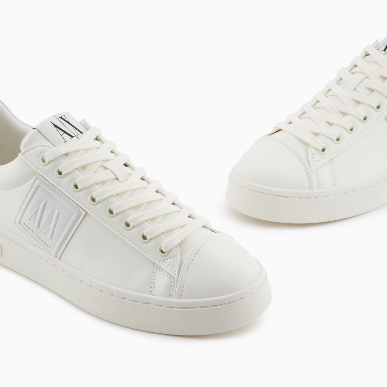 Мъжки бели кецове Armani Exchange Men Sneakers XM001990 AF17451 Close-Up