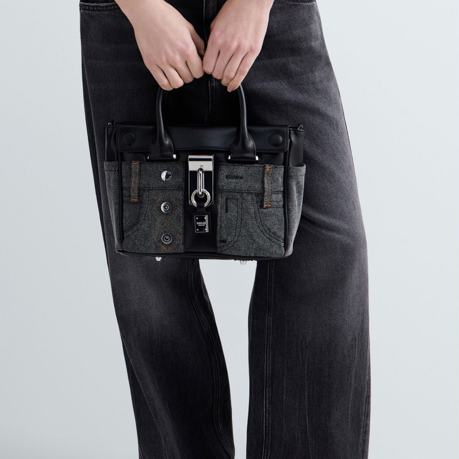 Дамска чанта Replay Women Handbag FW3877.000.A2030A-X079 Hand View