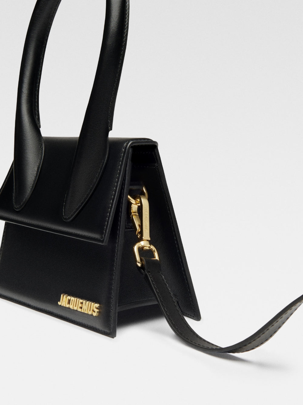 Jacquemus Le Chiquito Moyen Black Bag BAW00002BC01C01990 Close-Up