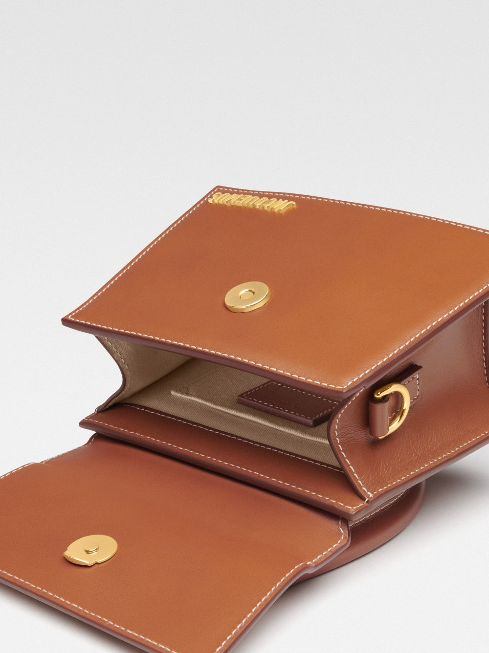 Jacquemus Le Chiquito Moyen Brown Bag 22H213BA002-3072-811 Inside View