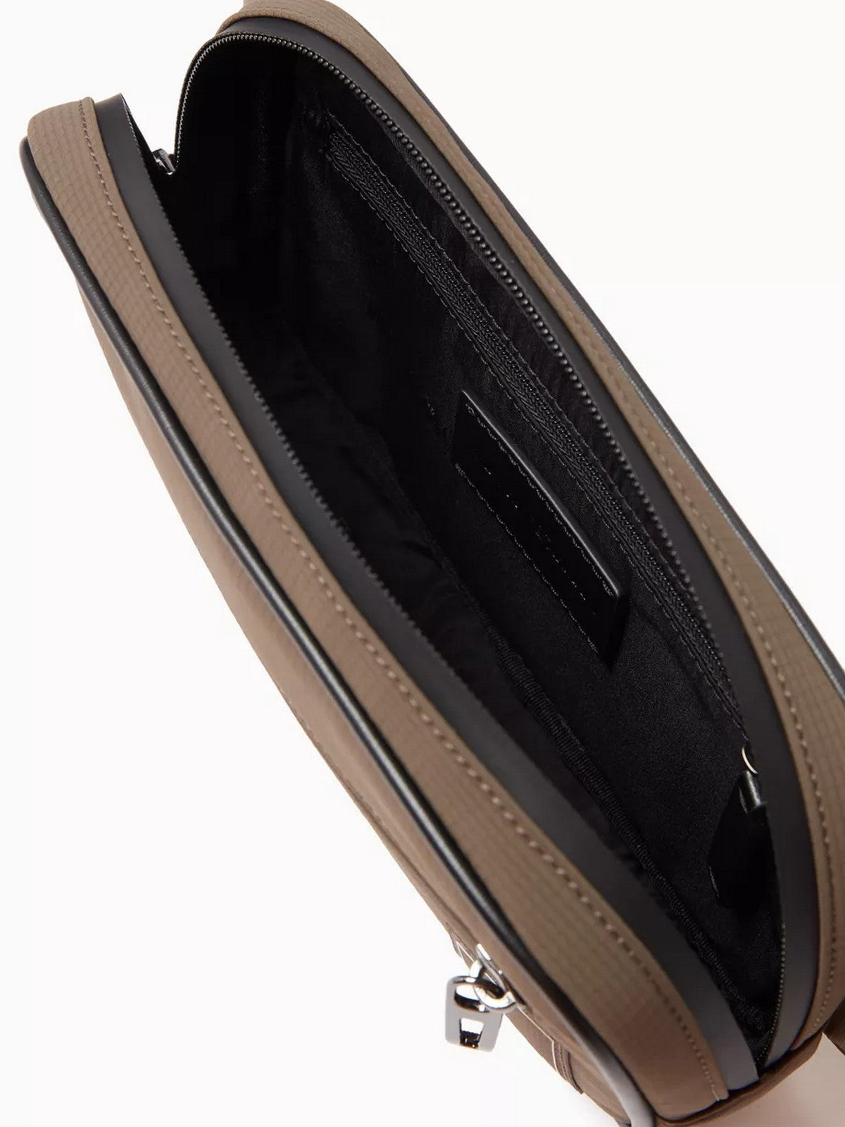 Мъжка чанта за кръст Emporio Armani
EM000088 AF13841 U6299 Top View