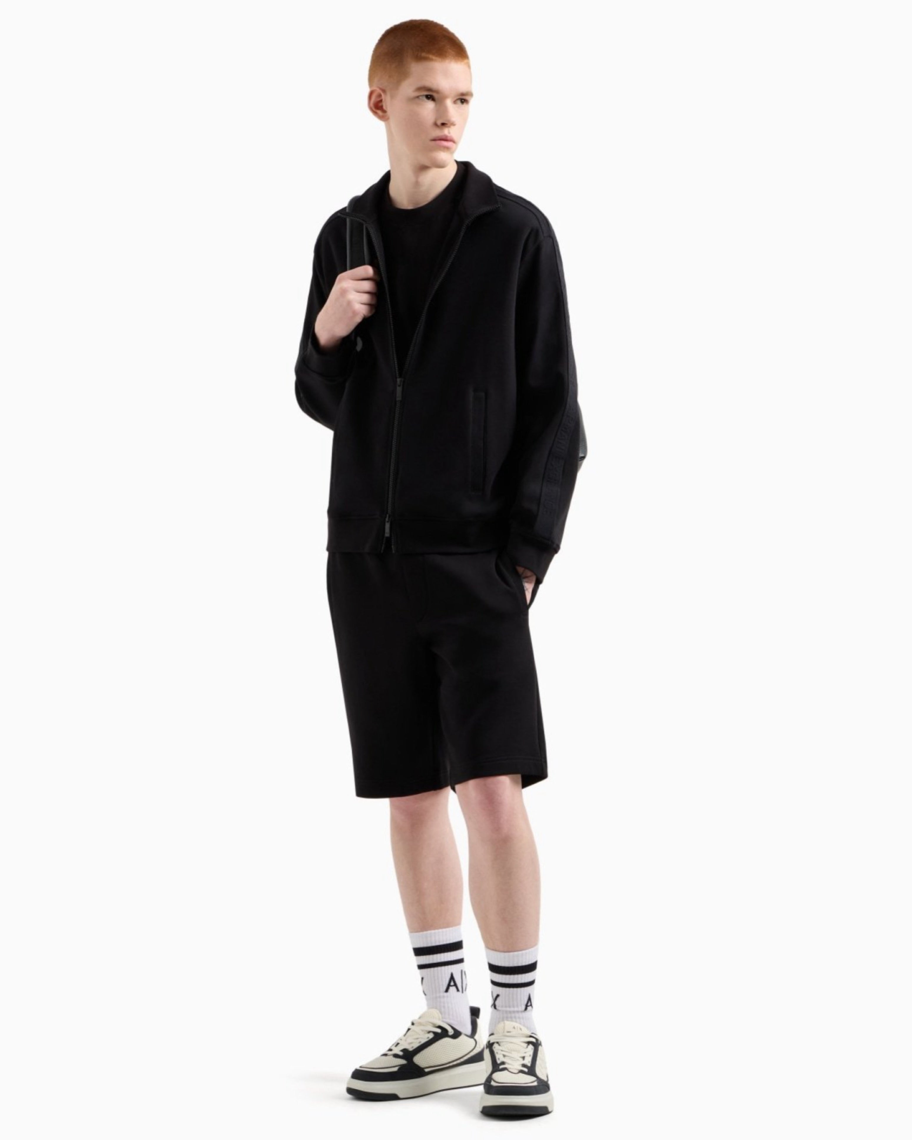 Мъжко горнище Men’s sweatshirt Armani Exchange XM000311AF10365UC001 Black lifestyle view