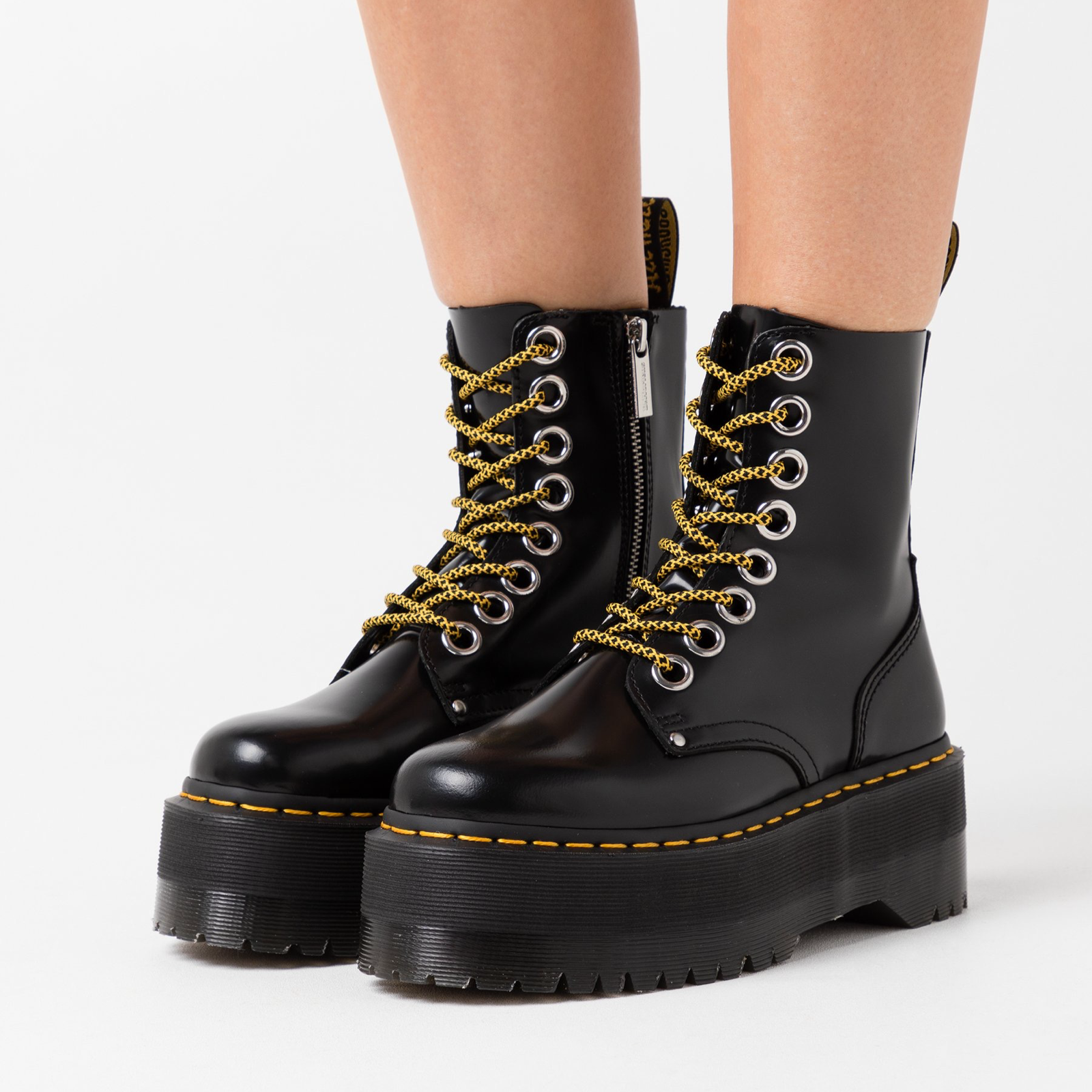 Дамски боти Dr. Martens Women Boots
25566001 Model View