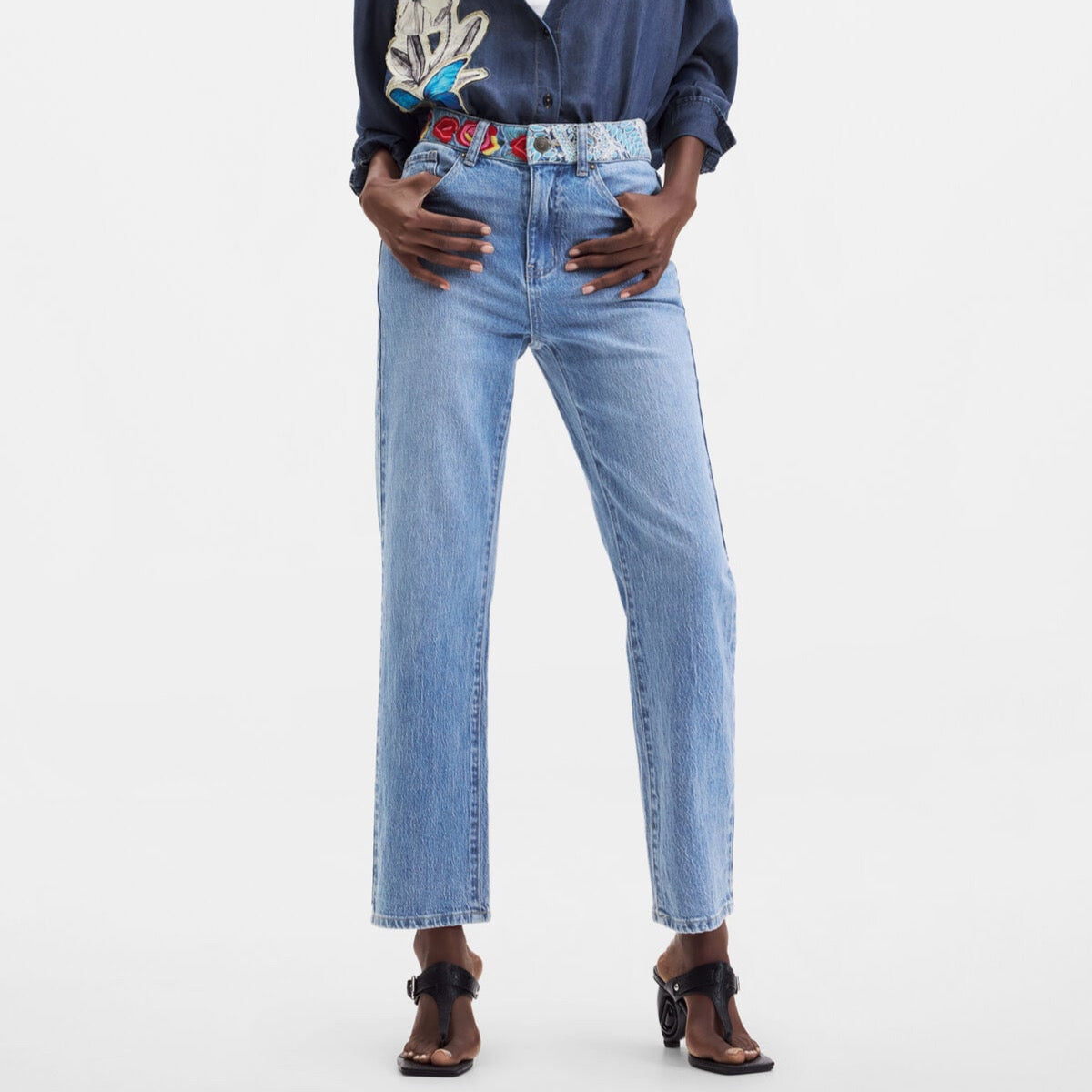 Дамски дънки Desigual women’s jeans 26WWDD06 5053 front view