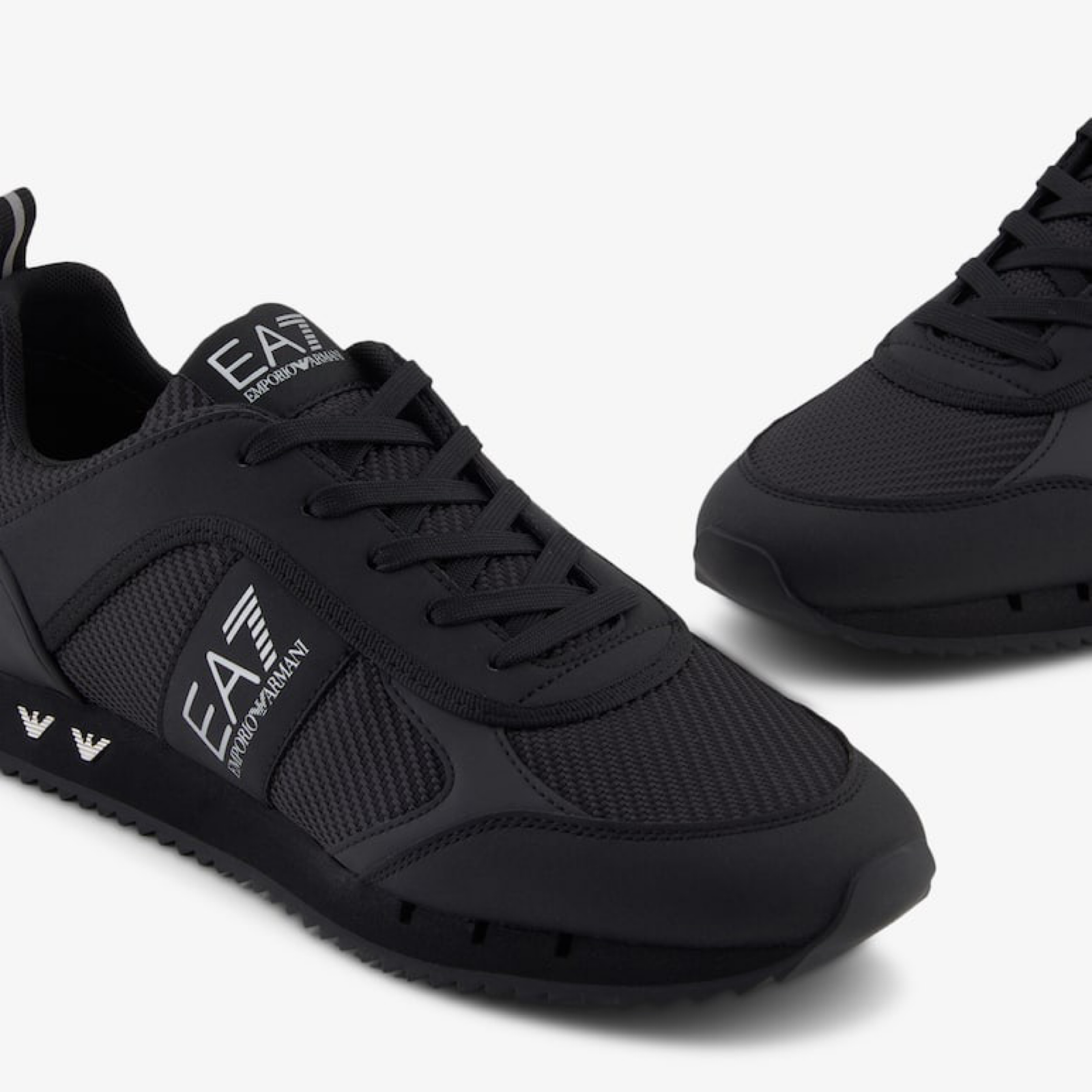 Мъжки черни маратонки EA7 Emporio Armani Men Sneakers 7X000337 AF18613 Close-Up