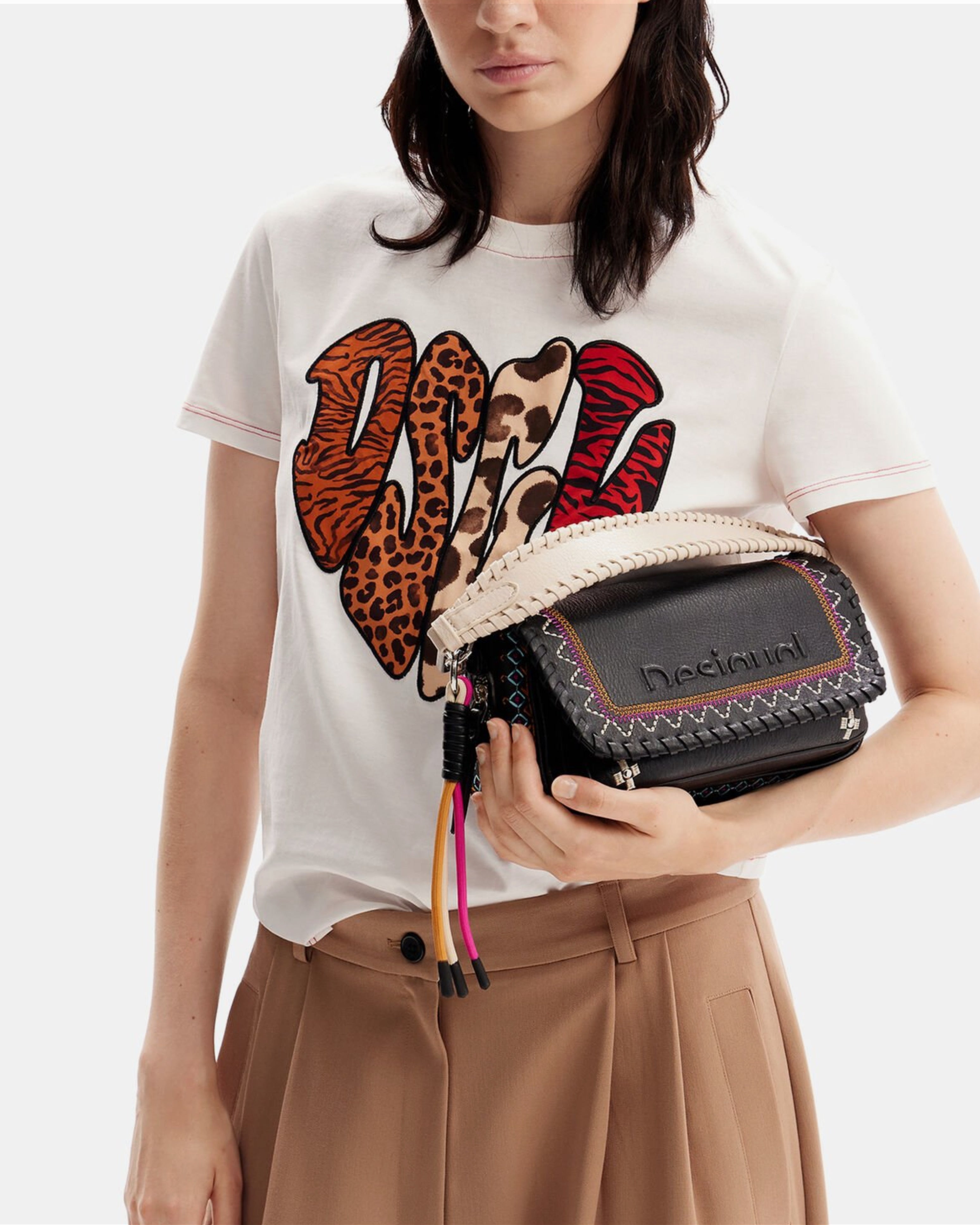 Дамска чанта за рамо с бродерии Women’s midsize embroidered shoulder bag Desigual 23WAXP02 2000U Black
