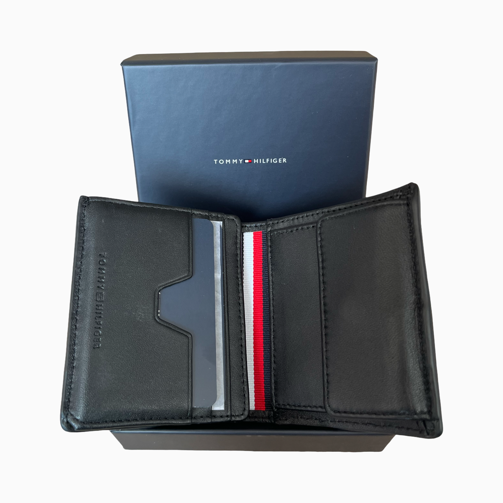 Мъжки вертикален портфейл Tommy Hilfiger Men Wallet AM0AM09280BDS Inside View